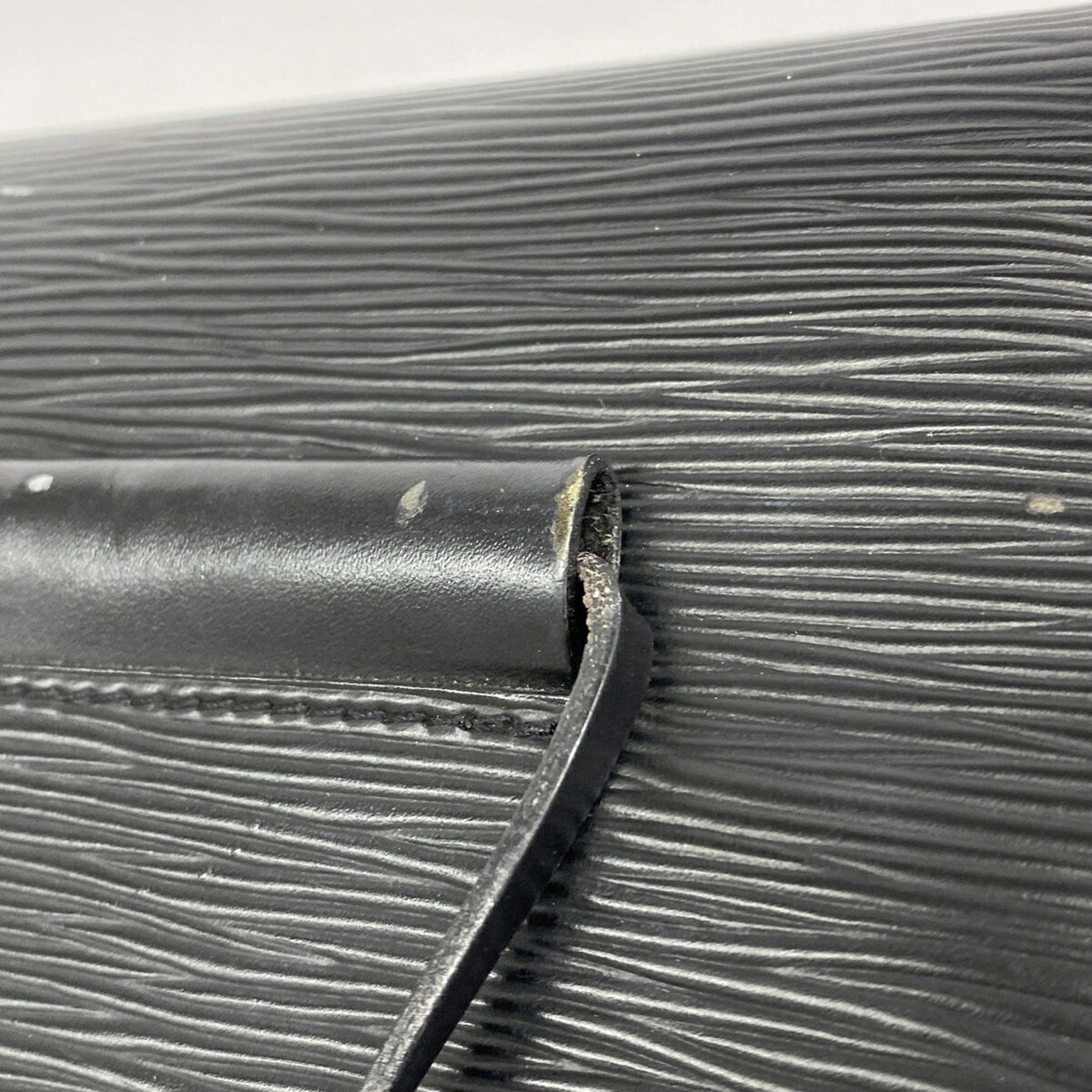Louis Vuitton Noir Shoulder Bag (Pre-Owned)