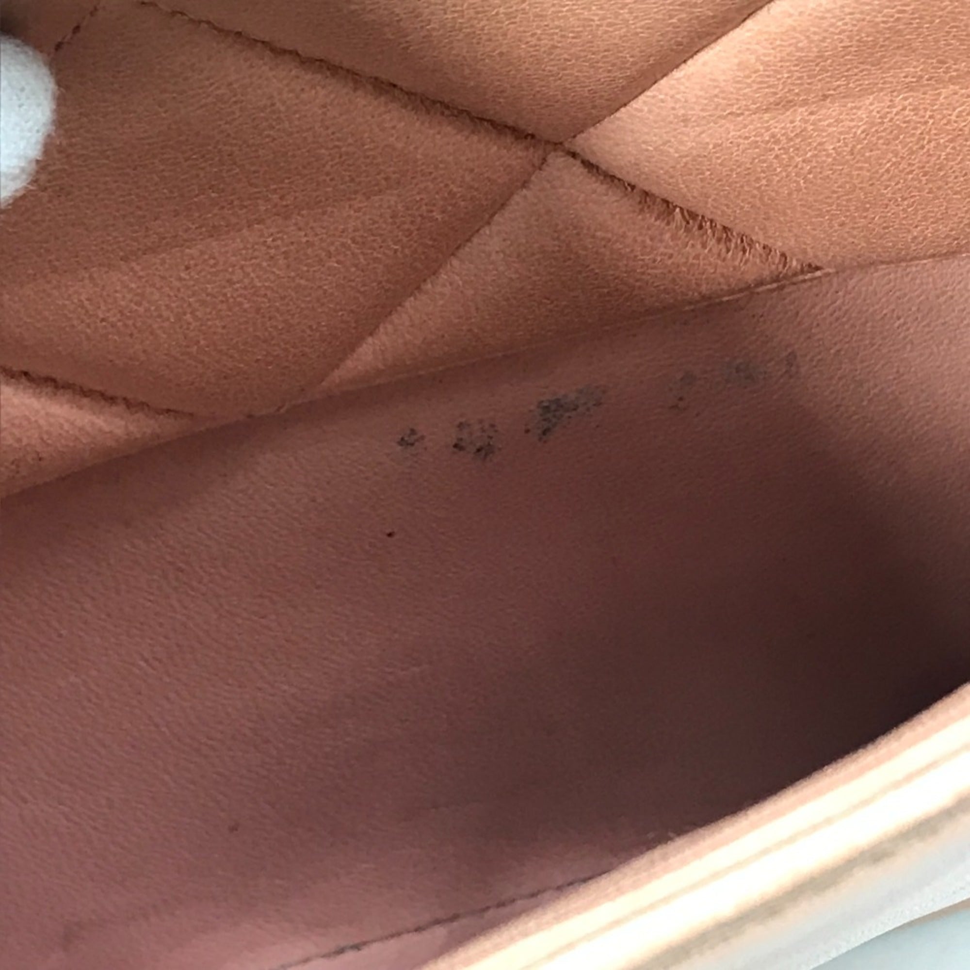 Chanel Pink Leather Shoulder Bag (Pre-Owned)