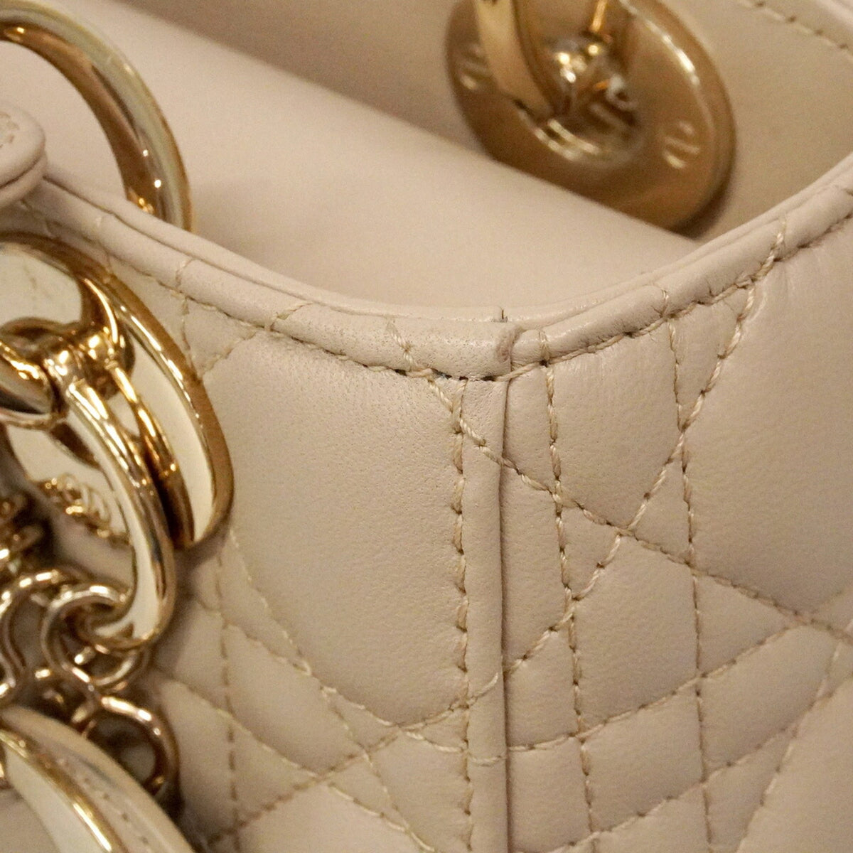 Christian Dior Beige Leather Handbag (Pre-Owned)