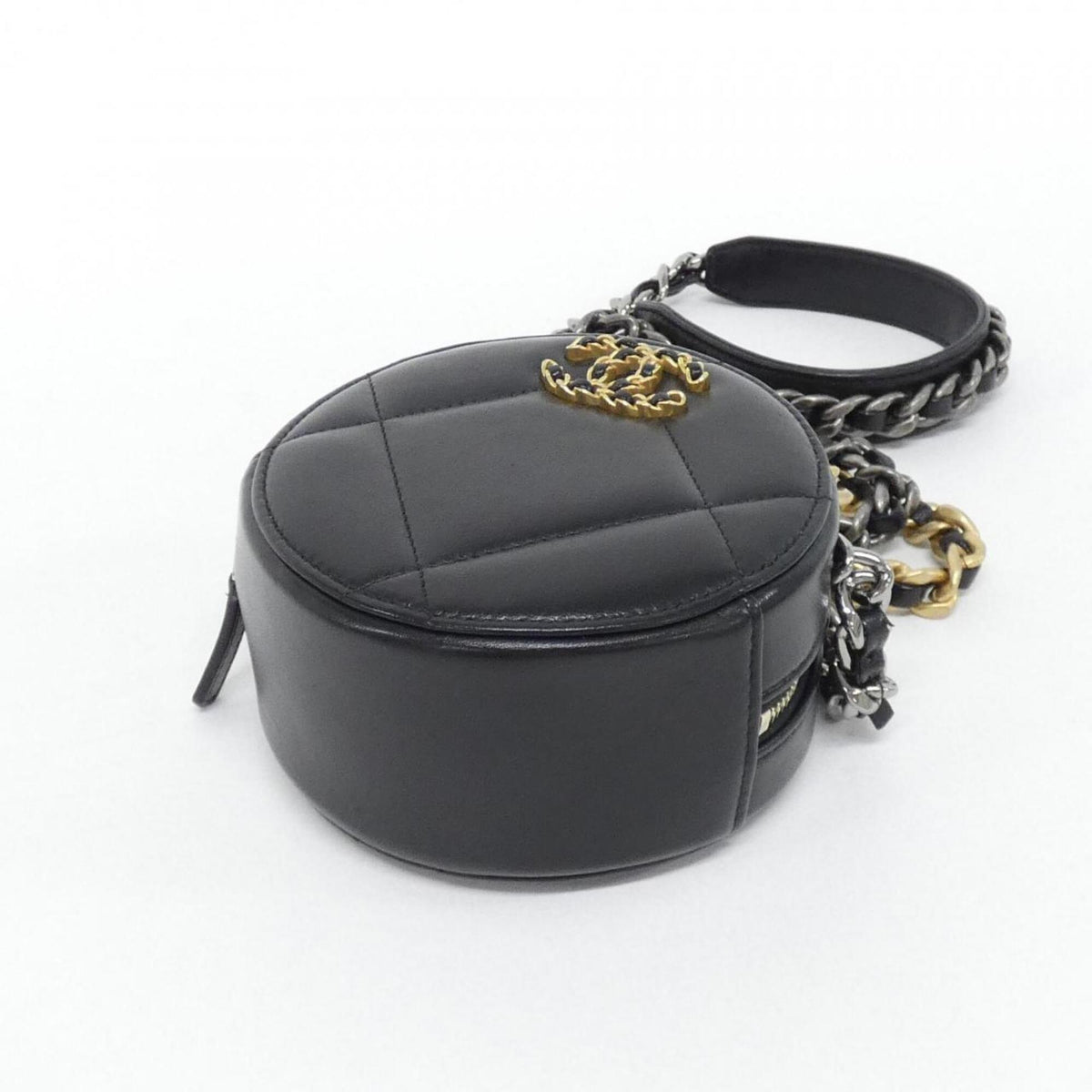 Chanel Black Leather Shoulder Bag (Pre-Owned)