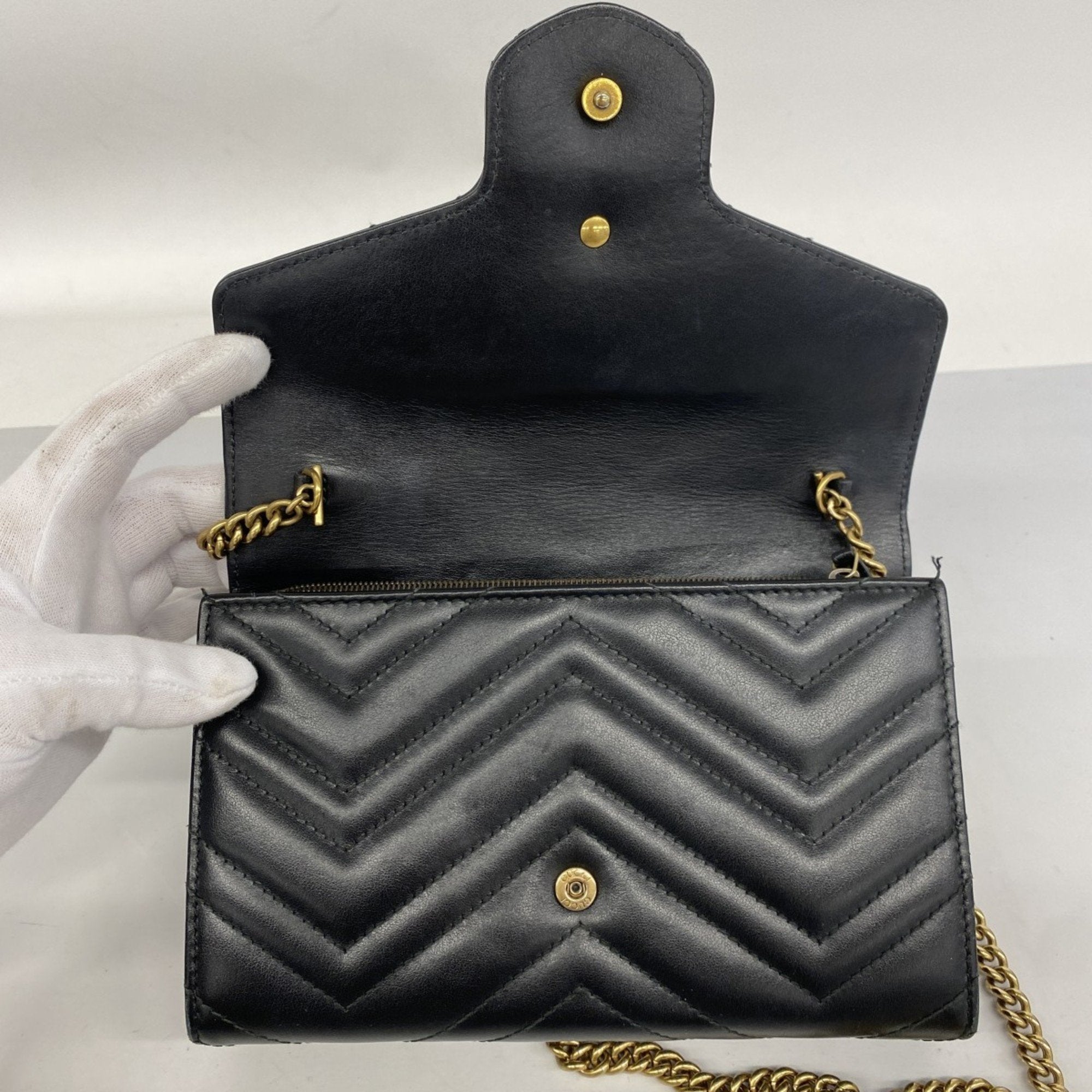 Gucci Black Leather Chain/Shoulder Wallet (Pre-Owned)