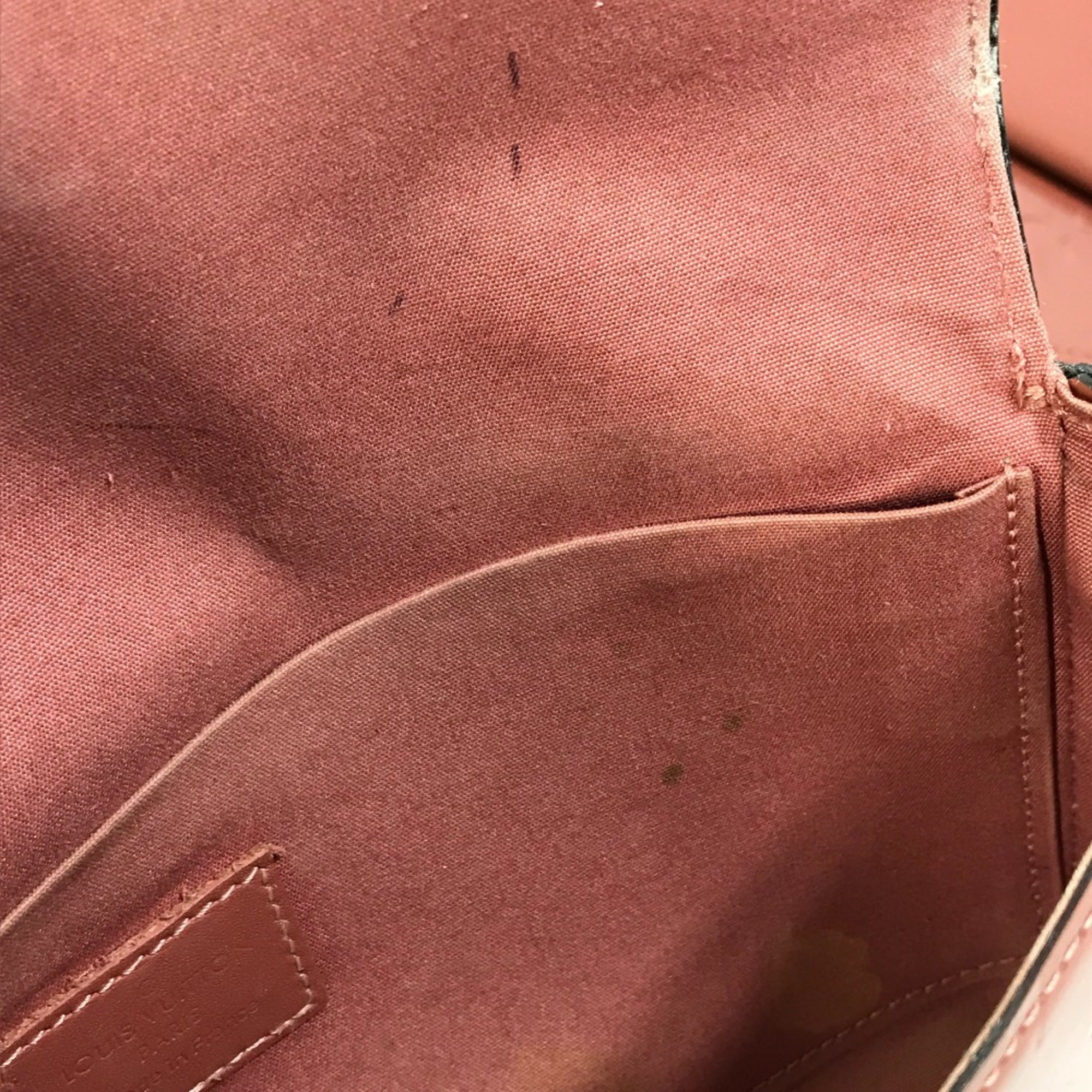 Louis Vuitton Pink Leather Shoulder Bag (Pre-Owned)