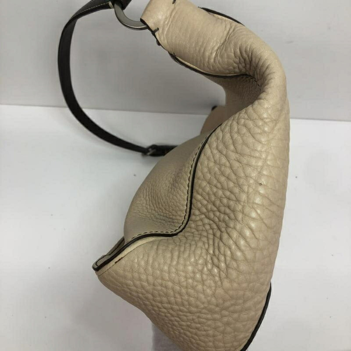 Coach Beige Leather Shoulder Bag (Pre-Owned)