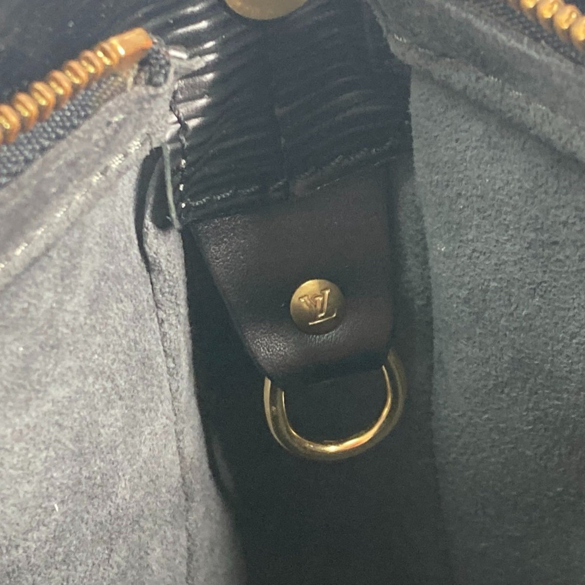 Louis Vuitton Epi Black Noir Epi Leather Shoulder Bag (Pre-Owned)