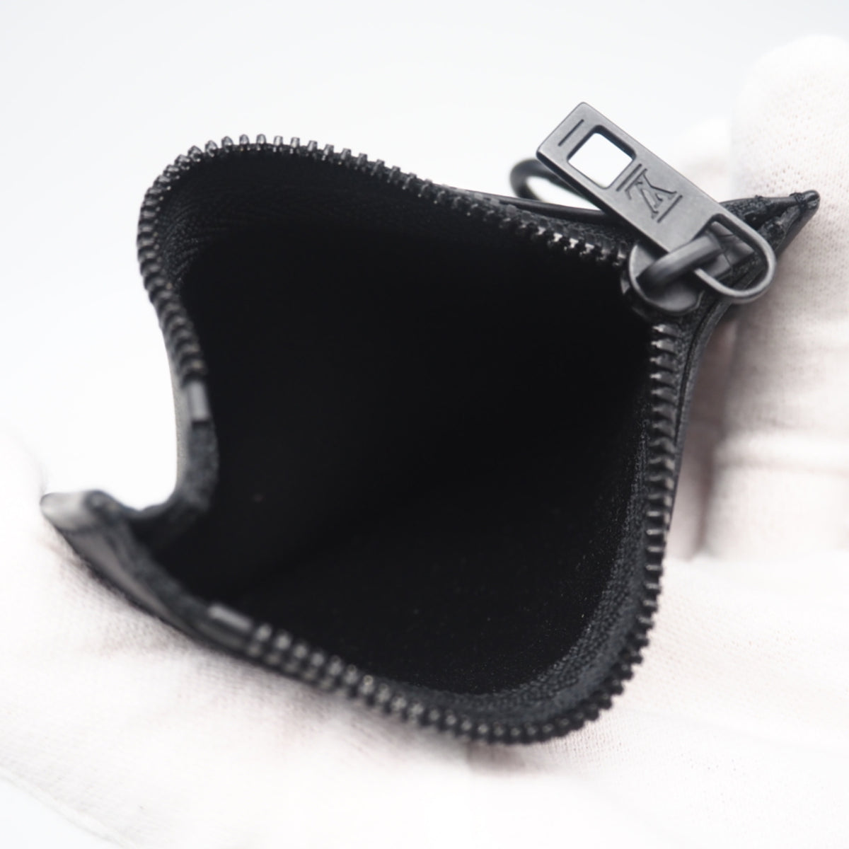 Louis Vuitton Black Noir Leather Shoulder Bag (Pre-Owned)
