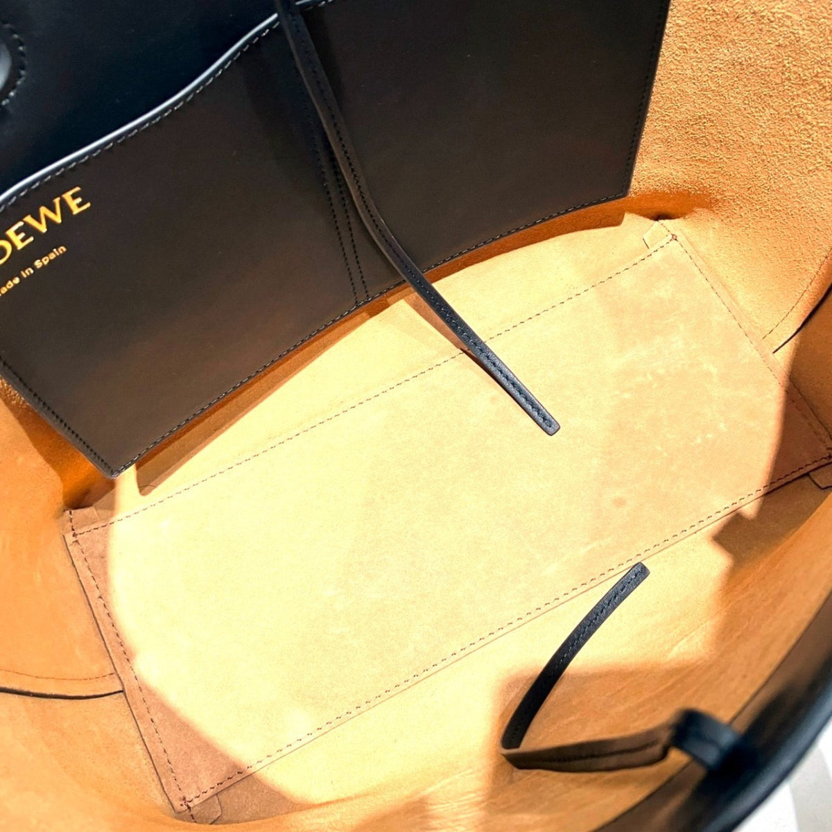 Loewe Black Leather Tote Bag (Pre-Owned)