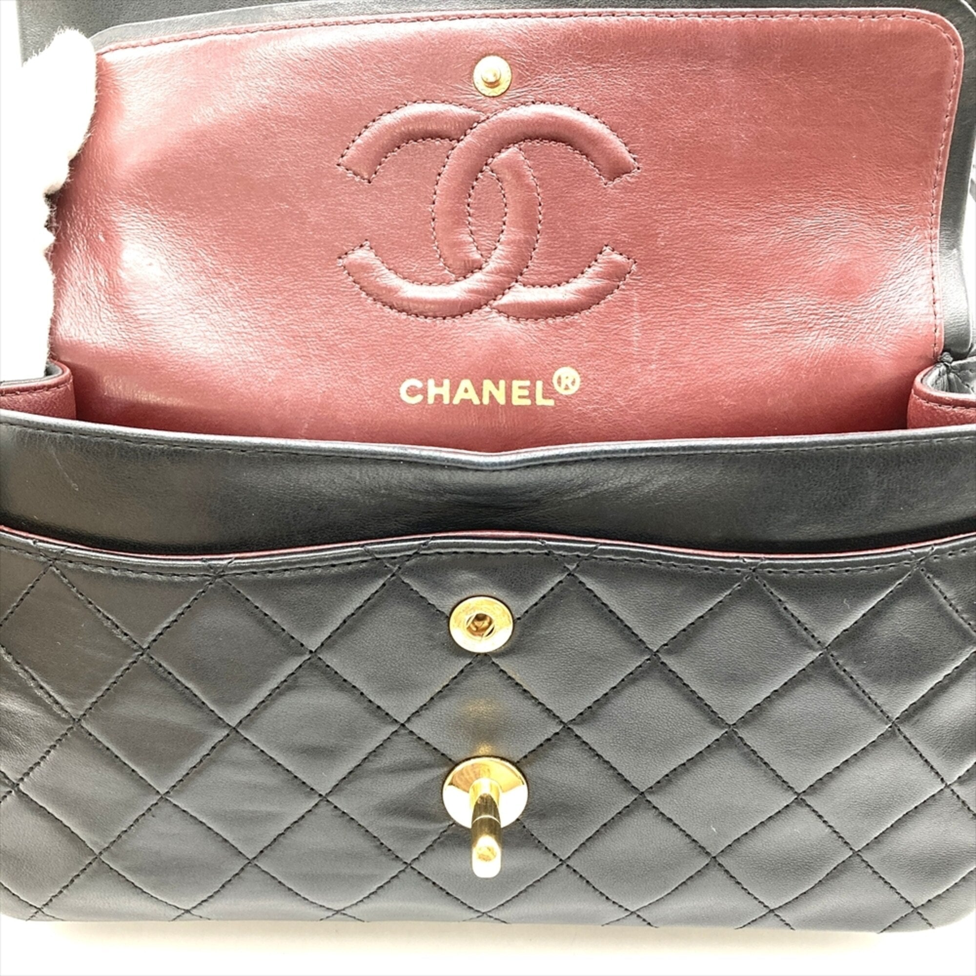 Chanel Black Shoulder Bag (Pre-Owned)