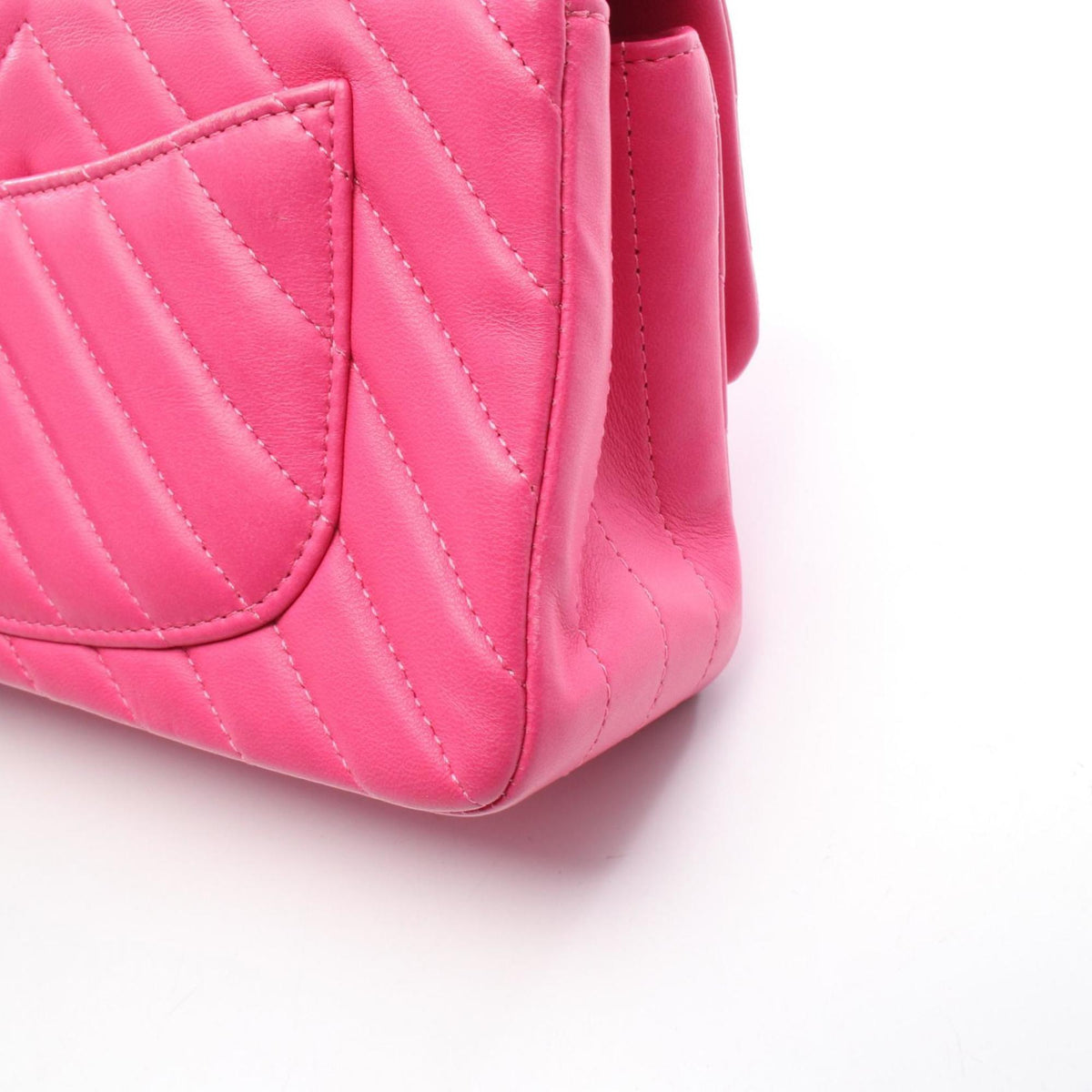 Chanel Pink Leather Handbag Shoulder Bag (Pre-Owned)