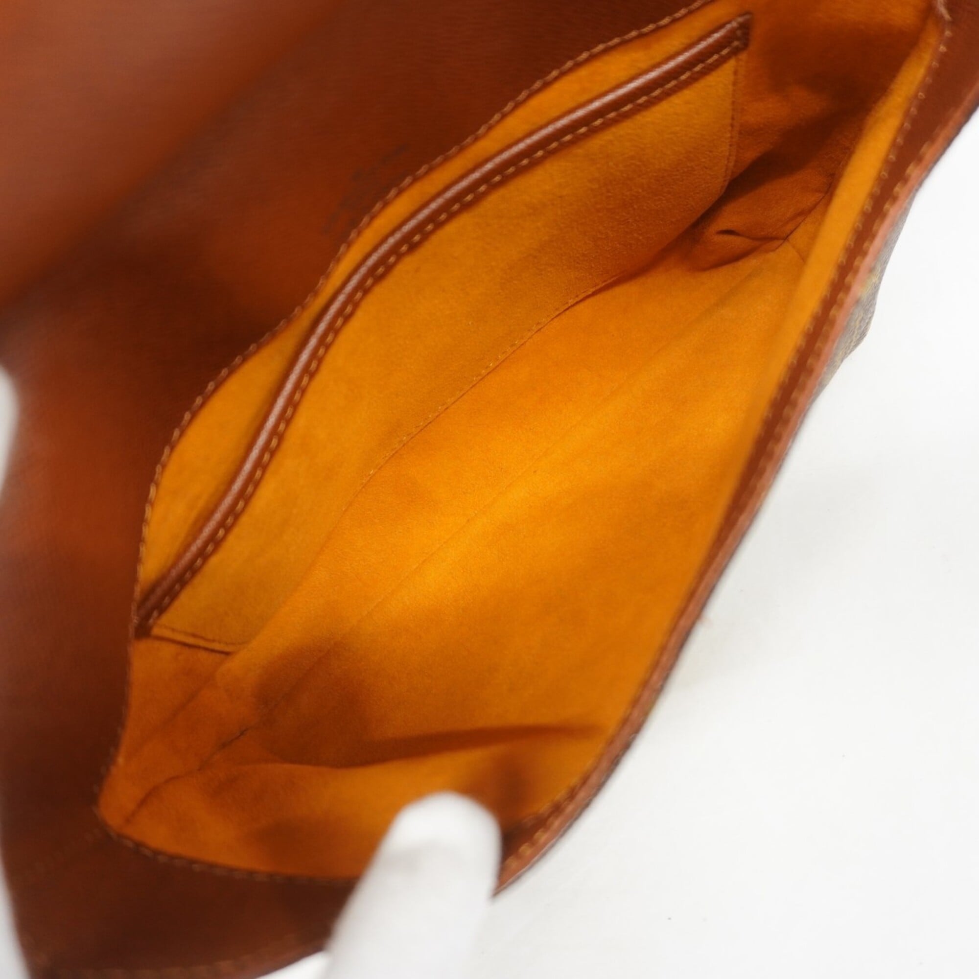 Louis Vuitton Brown Shoulder Bag (Pre-Owned)