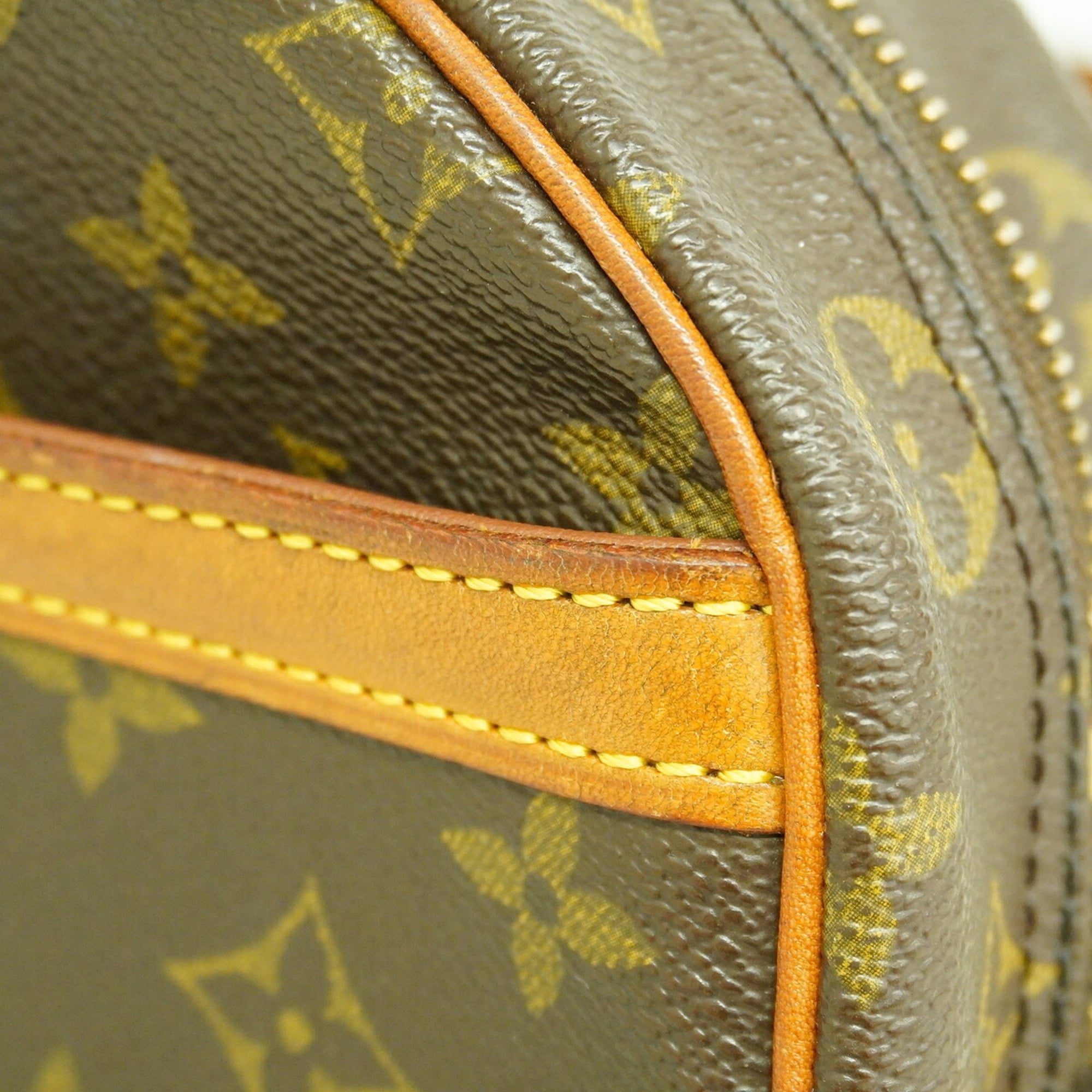 Louis Vuitton Brown Shoulder Bag (Pre-Owned)