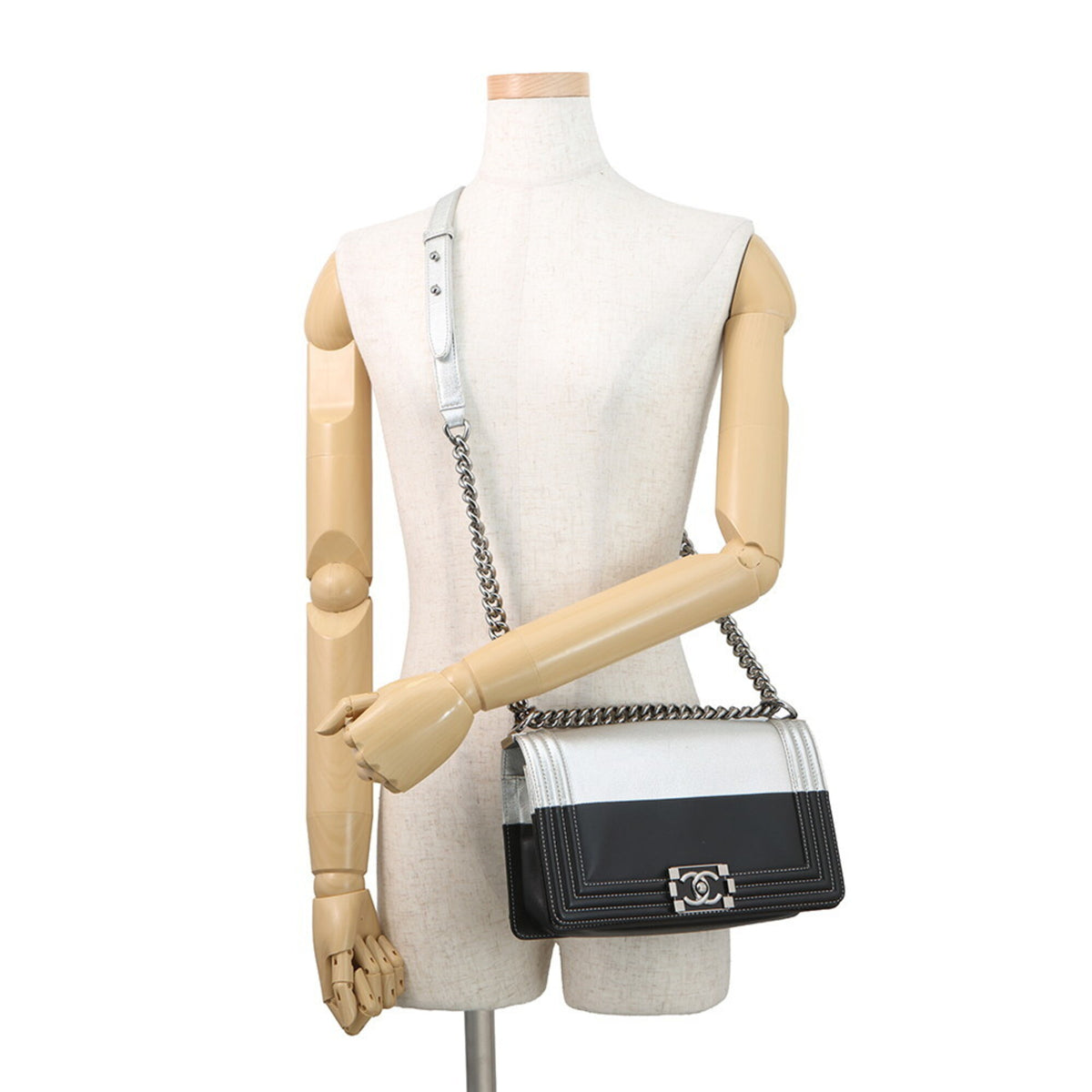 Chanel Boy Chanel Black Silver Leather Handbag Shoulder Bag (Pre-Owned)