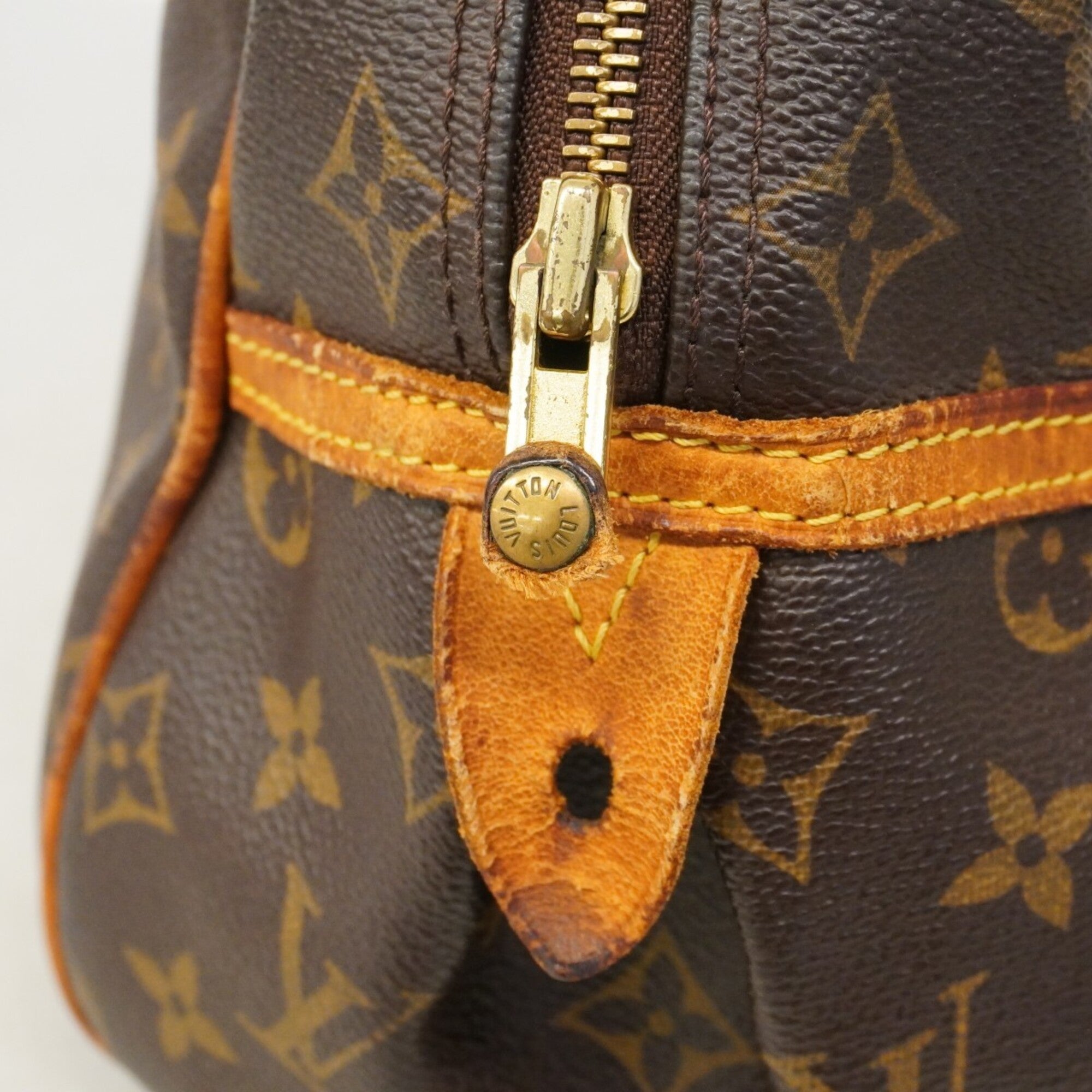 Louis Vuitton Brown Handbag (Pre-Owned)