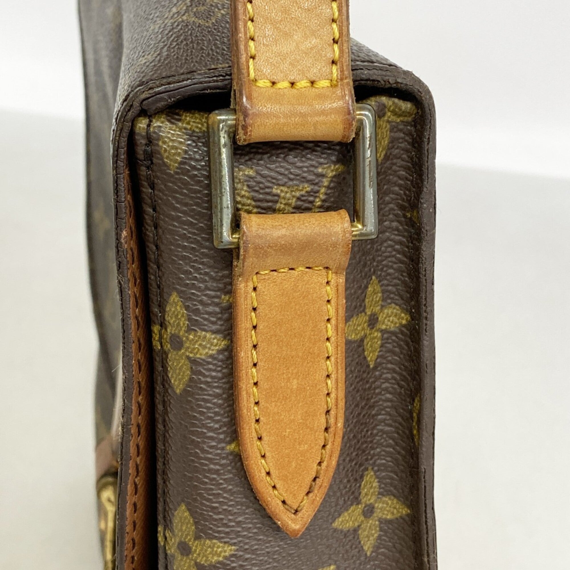 Louis Vuitton Brown Shoulder Bag (Pre-Owned)