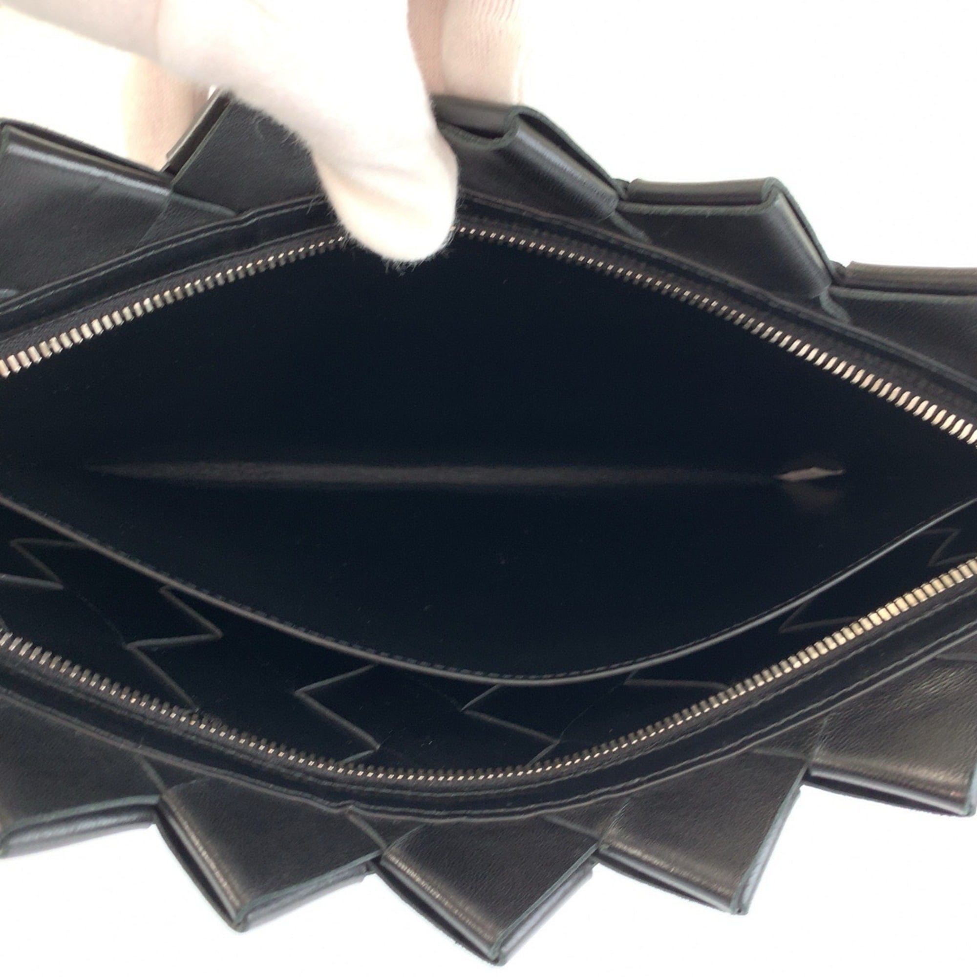 Bottega Veneta Black Intrecciato Clutch Bag (Pre-Owned)
