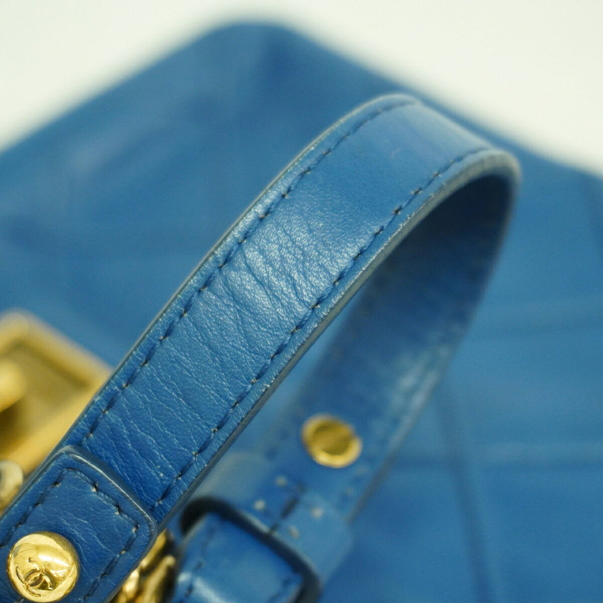 Chanel Blue Leather Shoulder Bag (Pre-Owned)