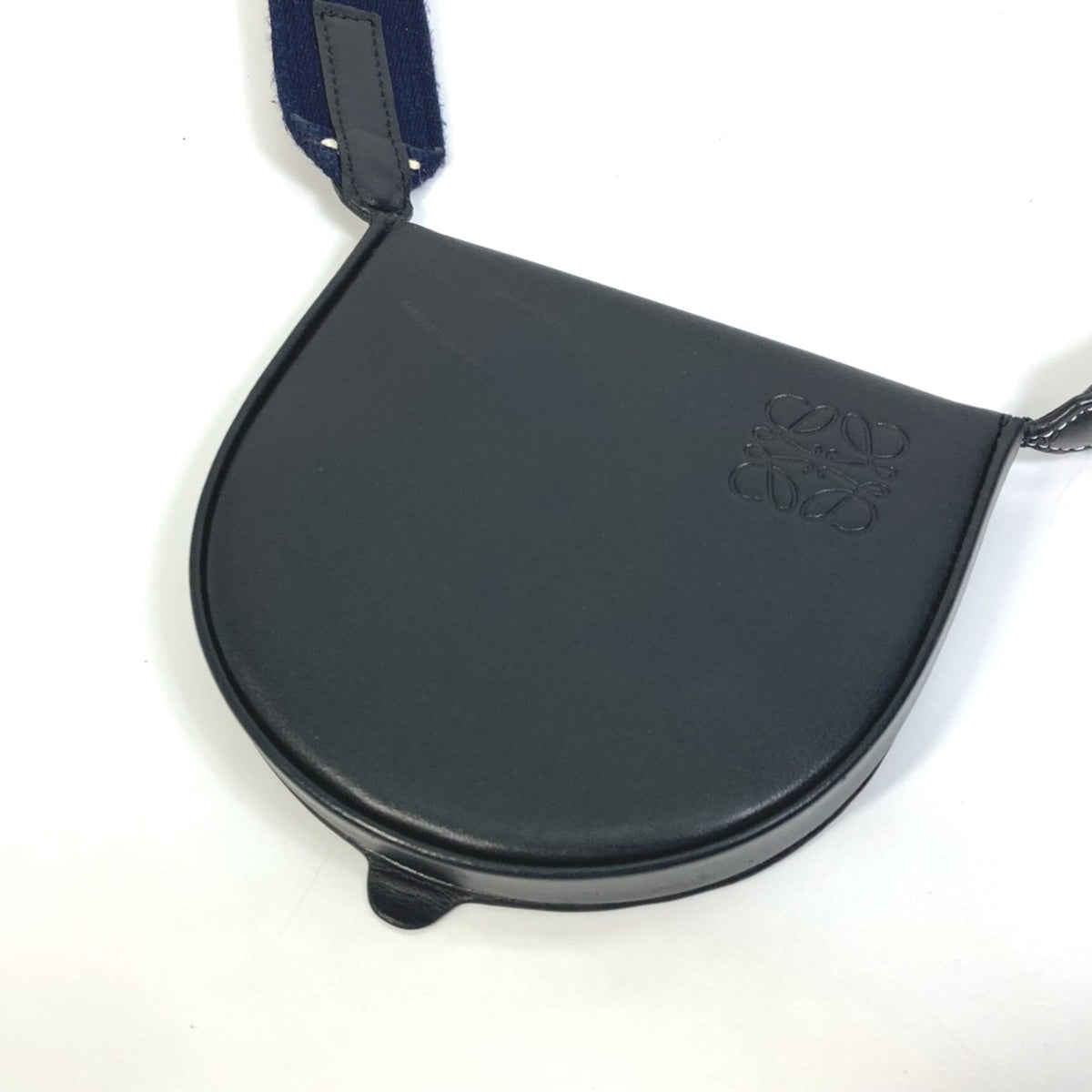 Loewe Black Leather Shoulder Bag (Pre-Owned)