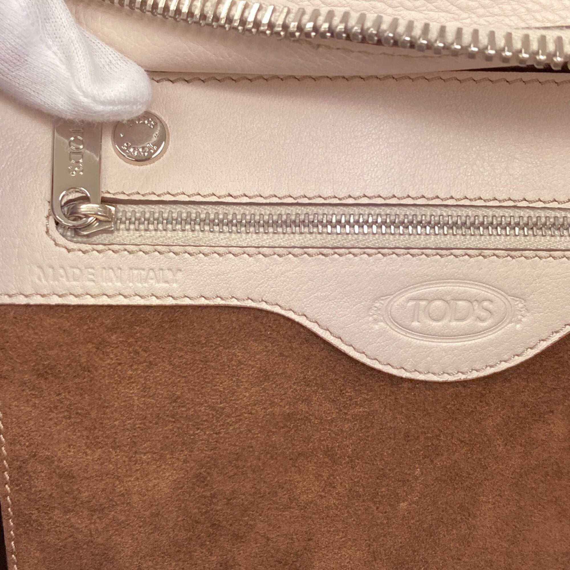 Tod's White Leather Tote Bag (Pre-Owned)