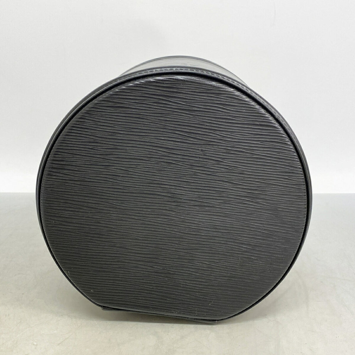 Louis Vuitton Noir Handbag (Pre-Owned)