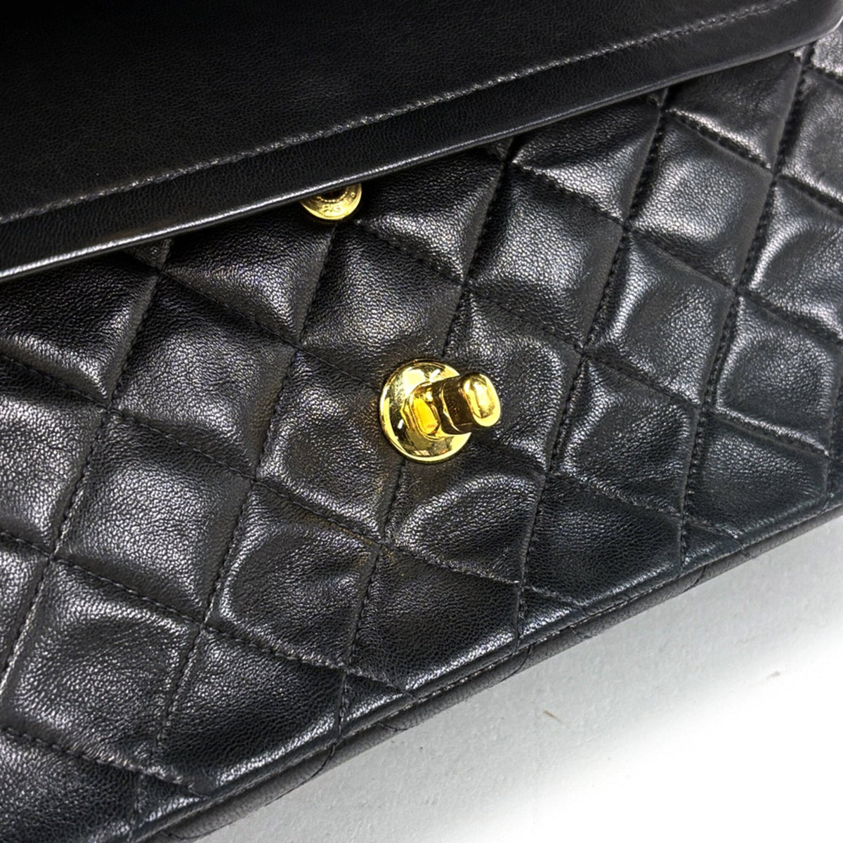 Chanel Black Leather Shoulder Bag (Pre-Owned)