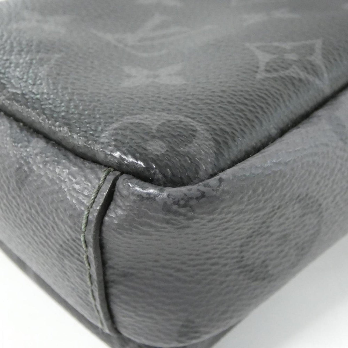 Louis Vuitton Black Coated Canvas Handbag Pouch Shoulder Bag (Pre-Owned)