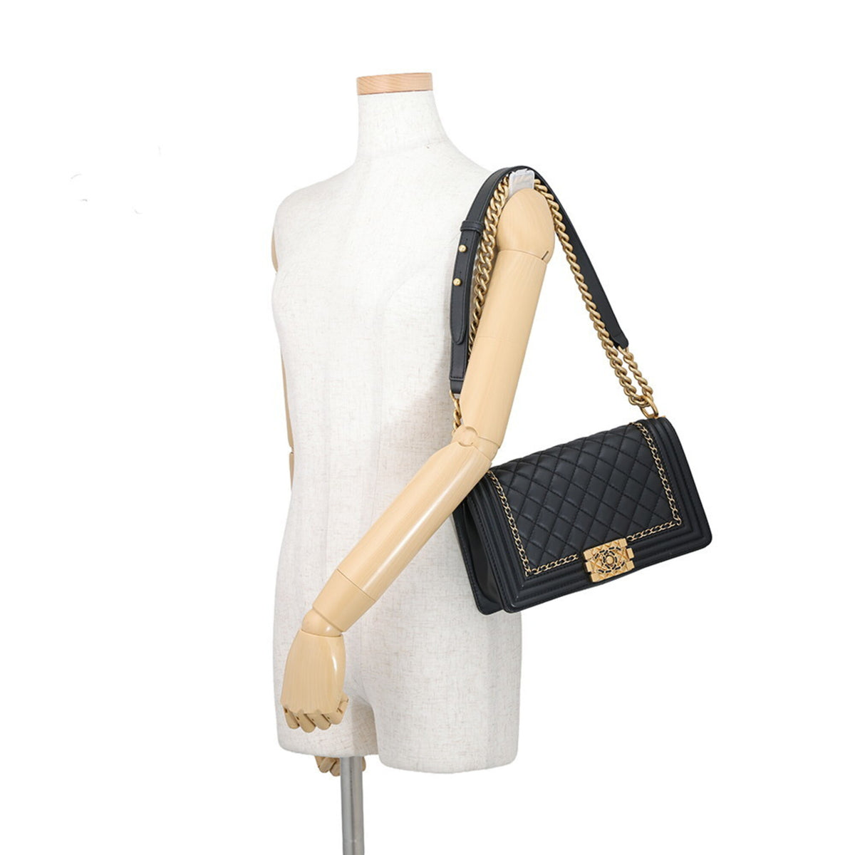 Chanel Boy Chanel Black Grained Calfskin Handbag Shoulder Bag (Pre-Owned)