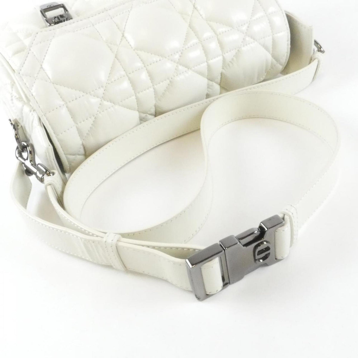 Christian Dior Leather Shoulder Bag (Pre-Owned)