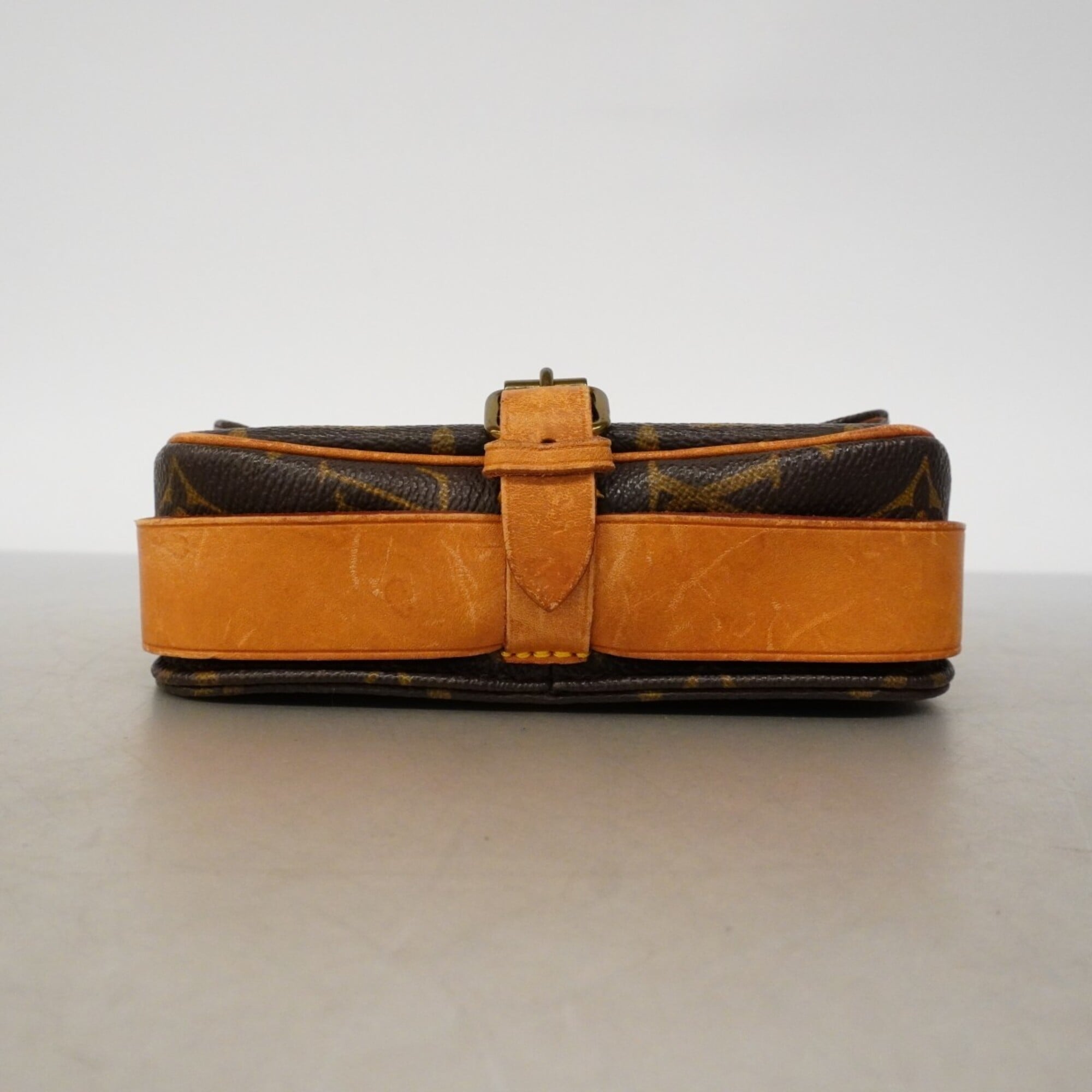 Louis Vuitton Brown Shoulder Bag (Pre-Owned)