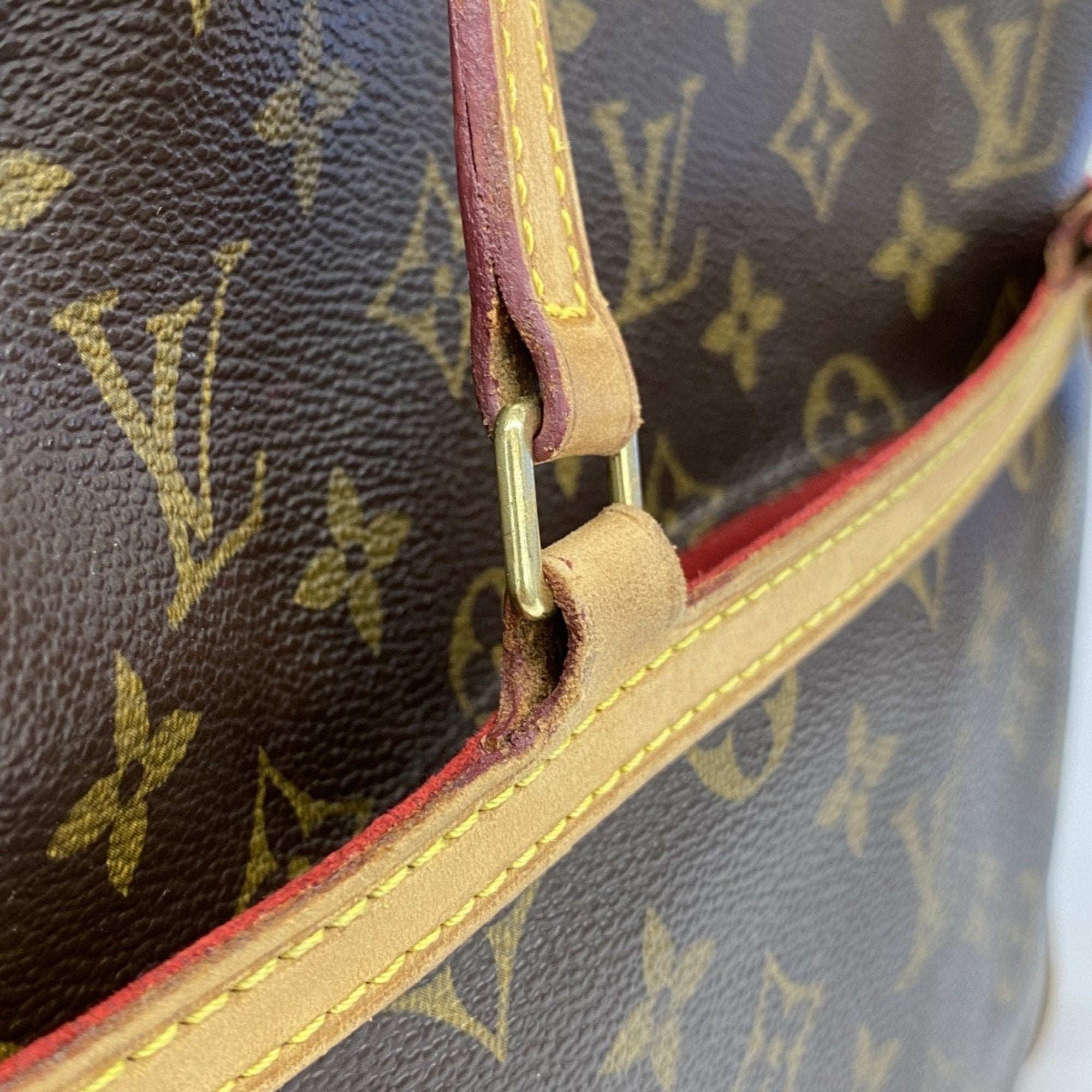 Louis Vuitton Brown Shoulder Bag (Pre-Owned)