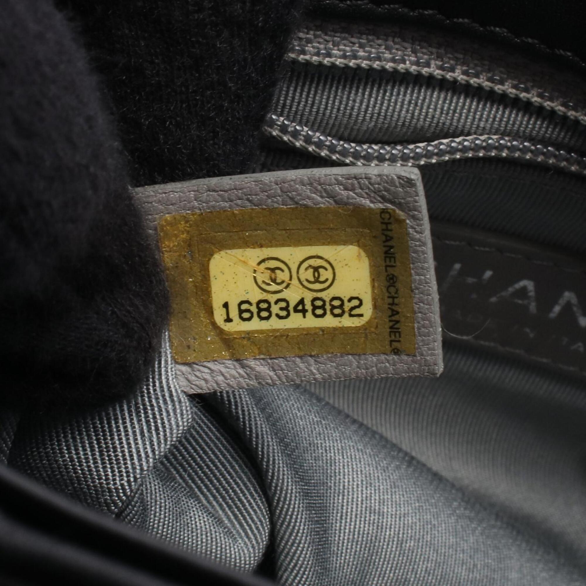Chanel Black Leather Handbag (Pre-Owned)