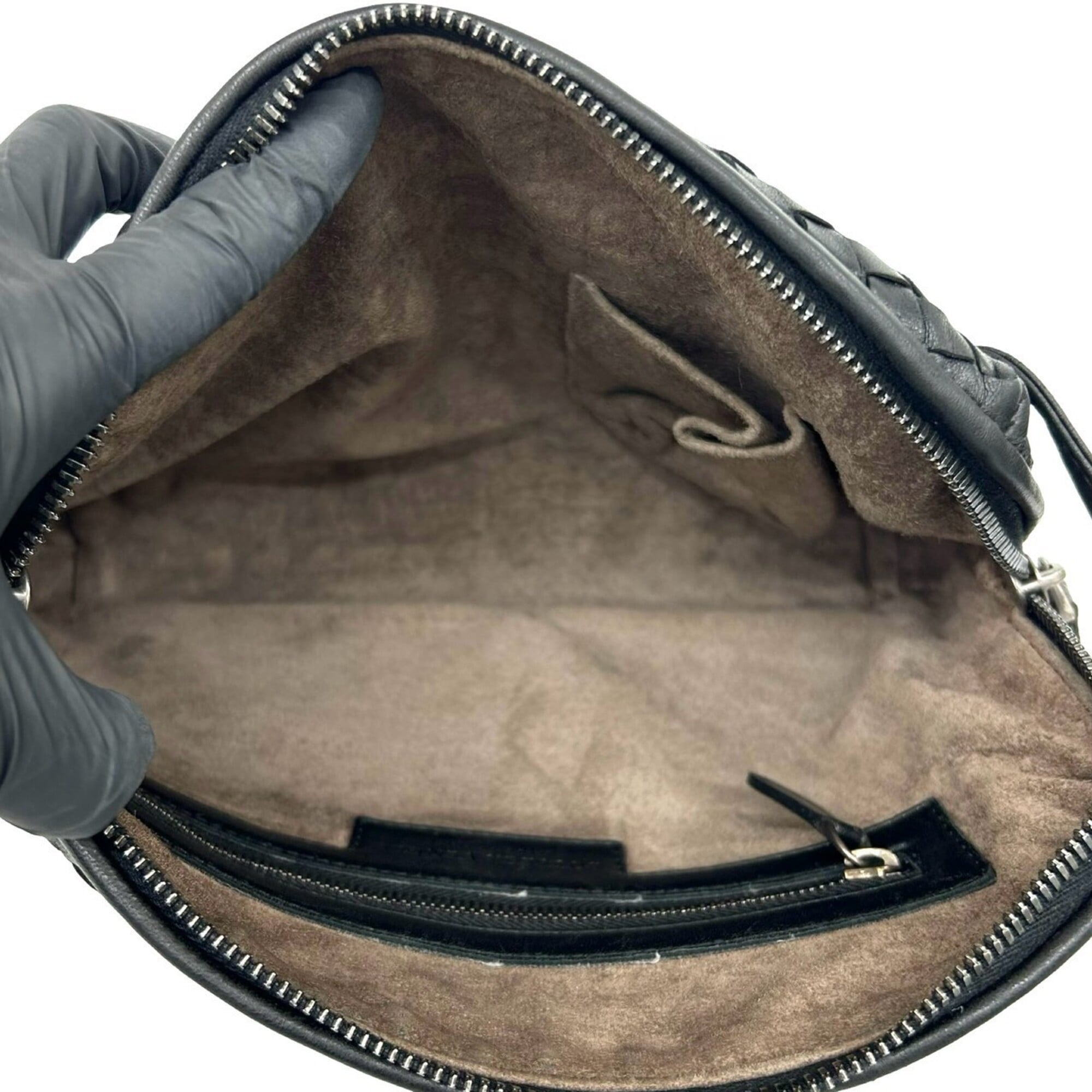 Bottega Veneta Black Leather Pochette Shoulder Bag (Pre-Owned)