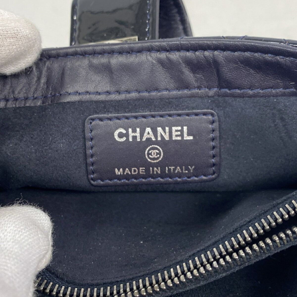 Chanel Navy Patent Leather Shoulder Bag (Pre-Owned)