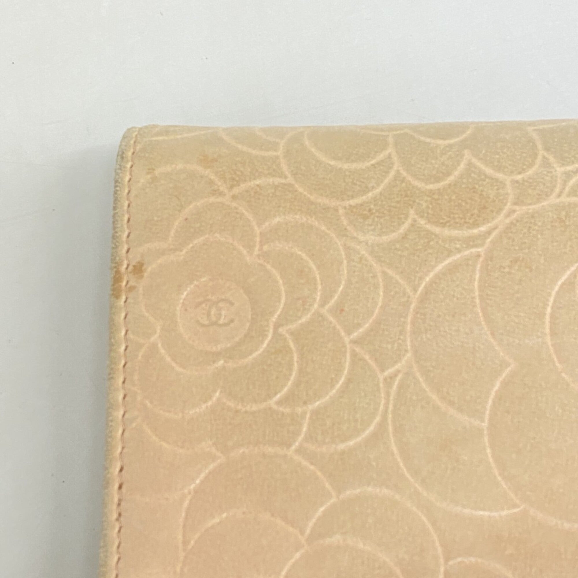 Chanel Beige Leather Wallet (Bi-Fold) (Pre-Owned)