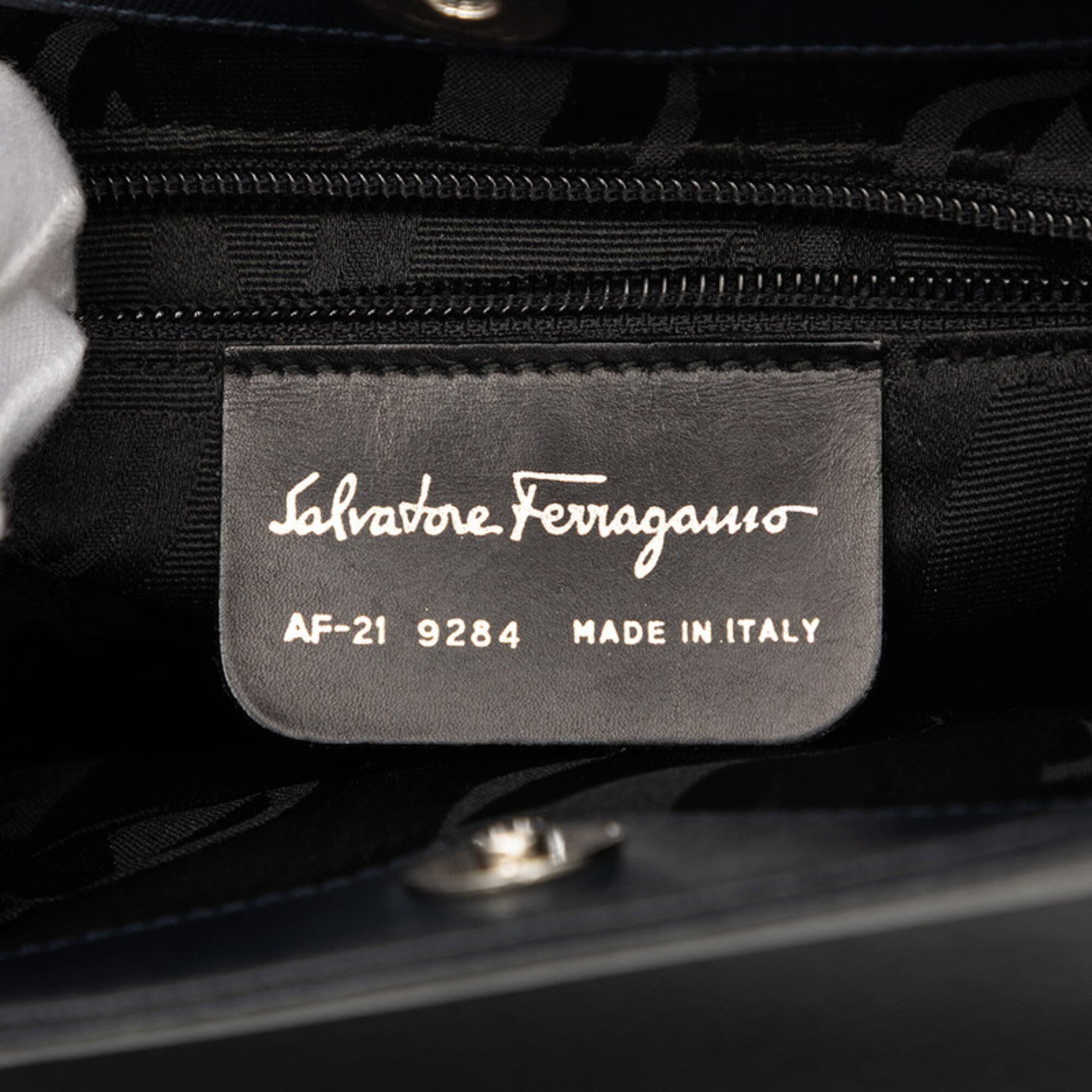 Salvatore Ferragamo Navy Leather Shoulder Bag (Pre-Owned)