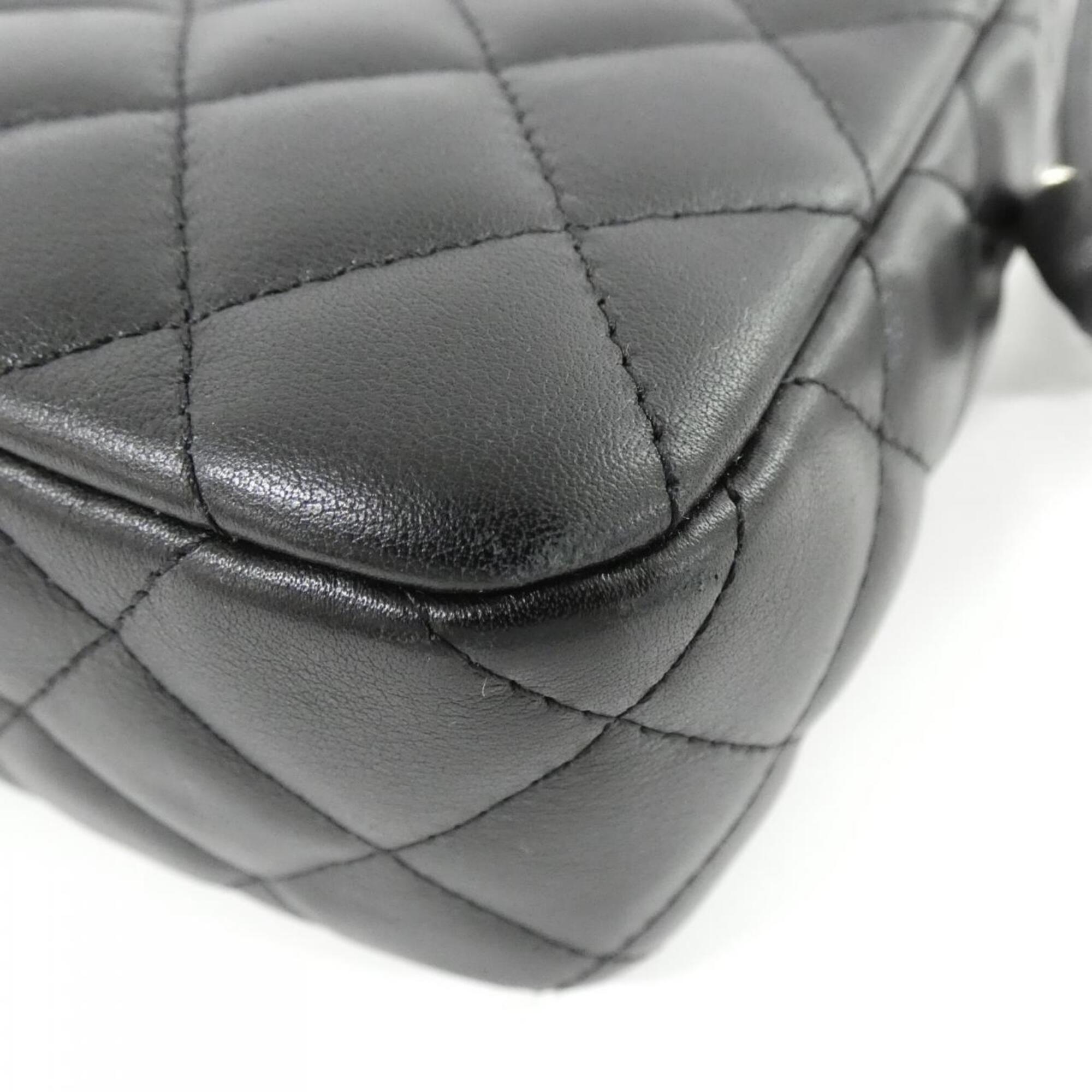 Chanel Black White Leather Shoulder Bag (Pre-Owned)