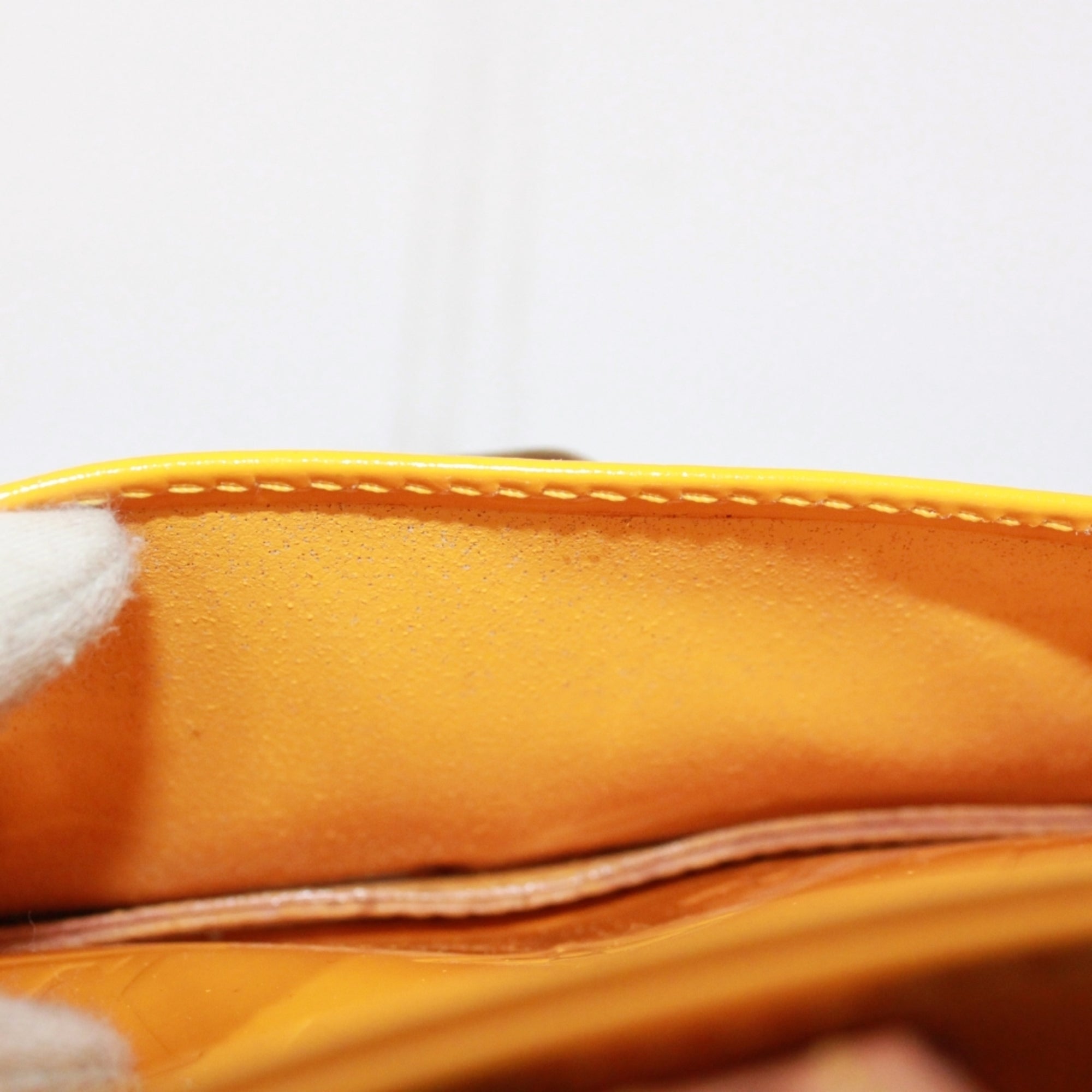 Louis Vuitton Jaune Monogram Vernis Shoulder Bag (Pre-Owned)