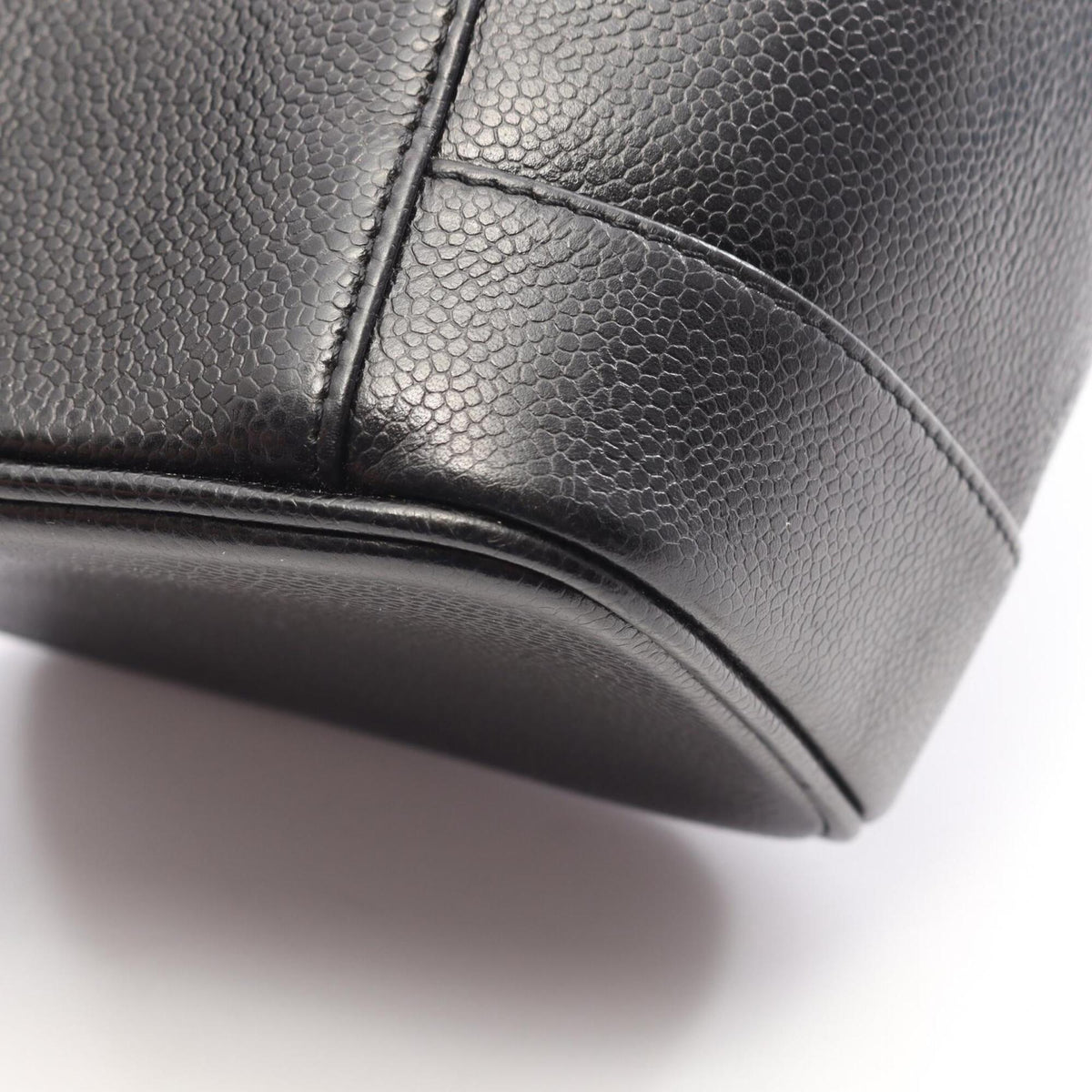 Chanel Black Grained Calfskin Handbag (Pre-Owned)