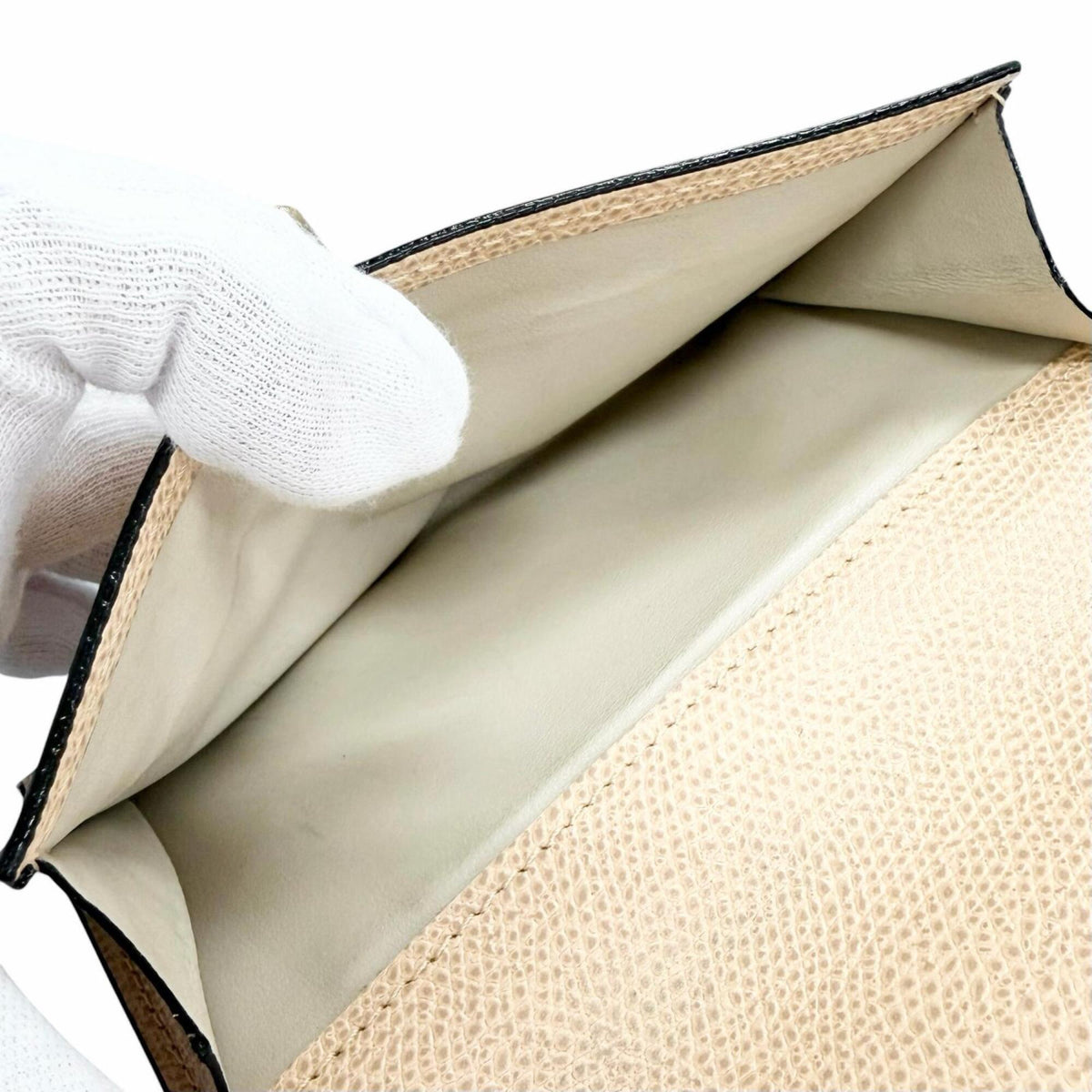 Valextra Beige Leather Wallet (Bi-Fold) (Pre-Owned)