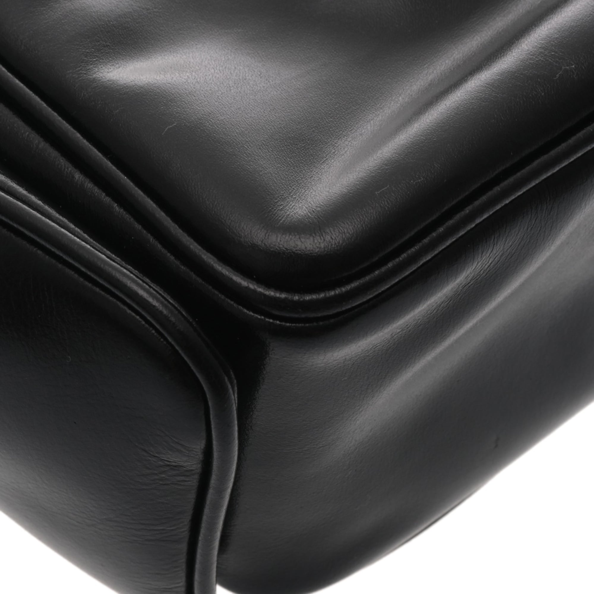 Louis Vuitton Black Leather Shoulder Bag (Pre-Owned)