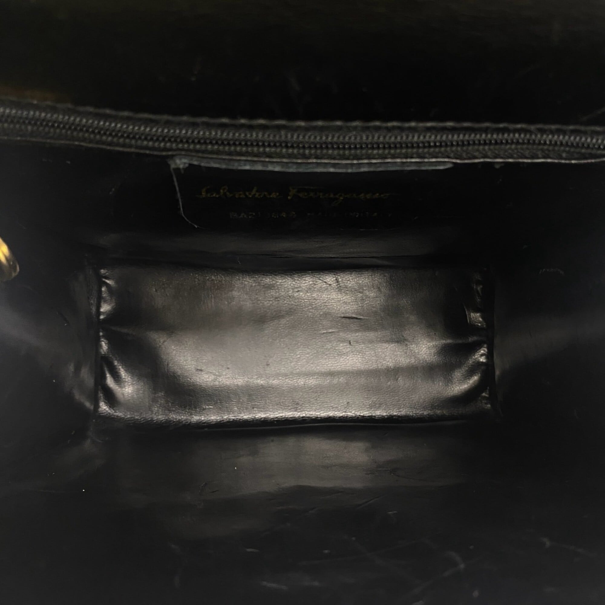 Salvatore Ferragamo Black Leather Shoulder Bag (Pre-Owned)