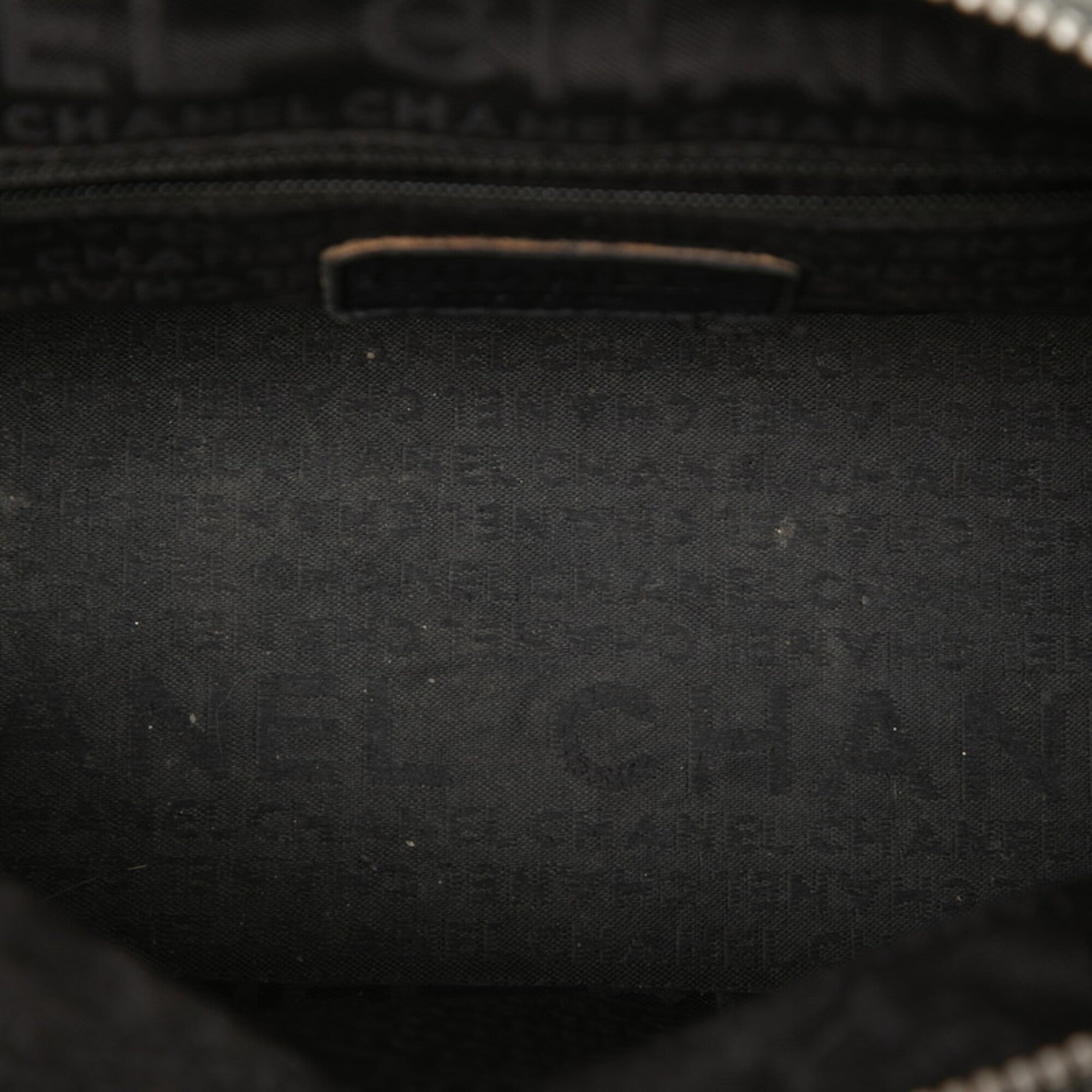 Chanel Black Grained Calfskin Handbag Shoulder Bag (Pre-Owned)