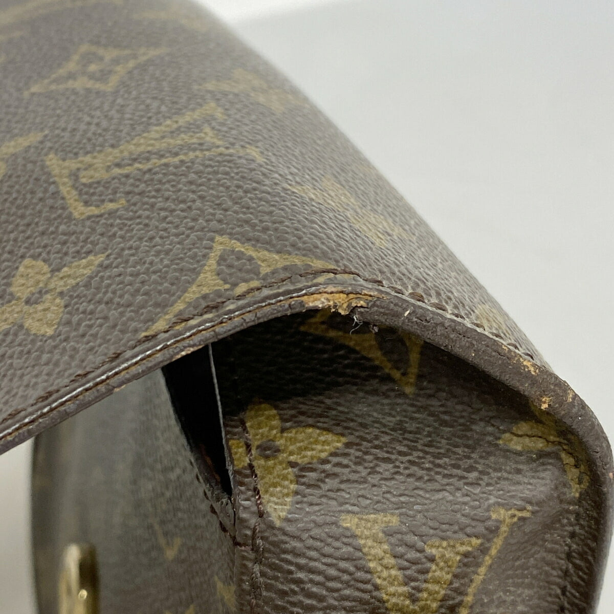 Louis Vuitton Brown Shoulder Bag (Pre-Owned)