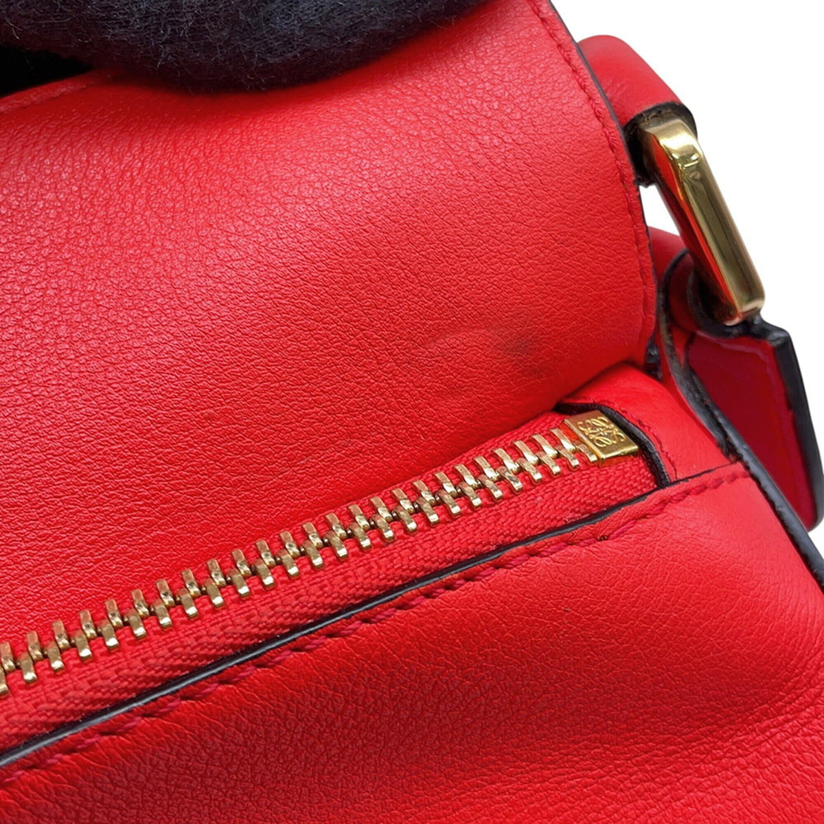 Loewe Red Color Leather Handbag Shoulder Bag (Pre-Owned)