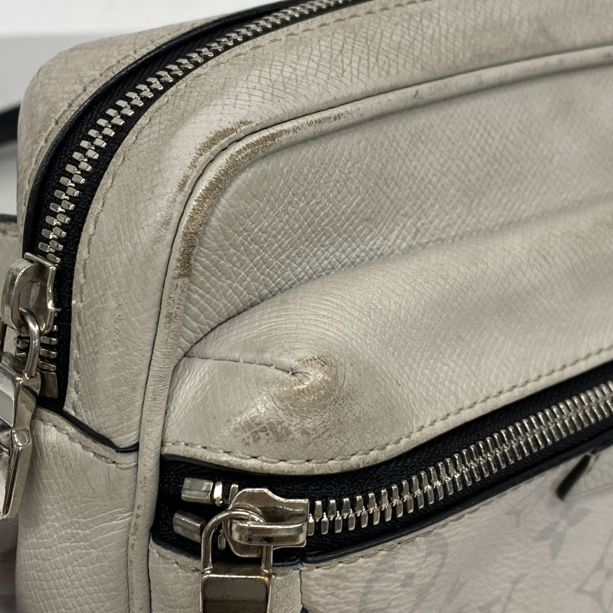 Louis Vuitton White Sling Bag (Pre-Owned)