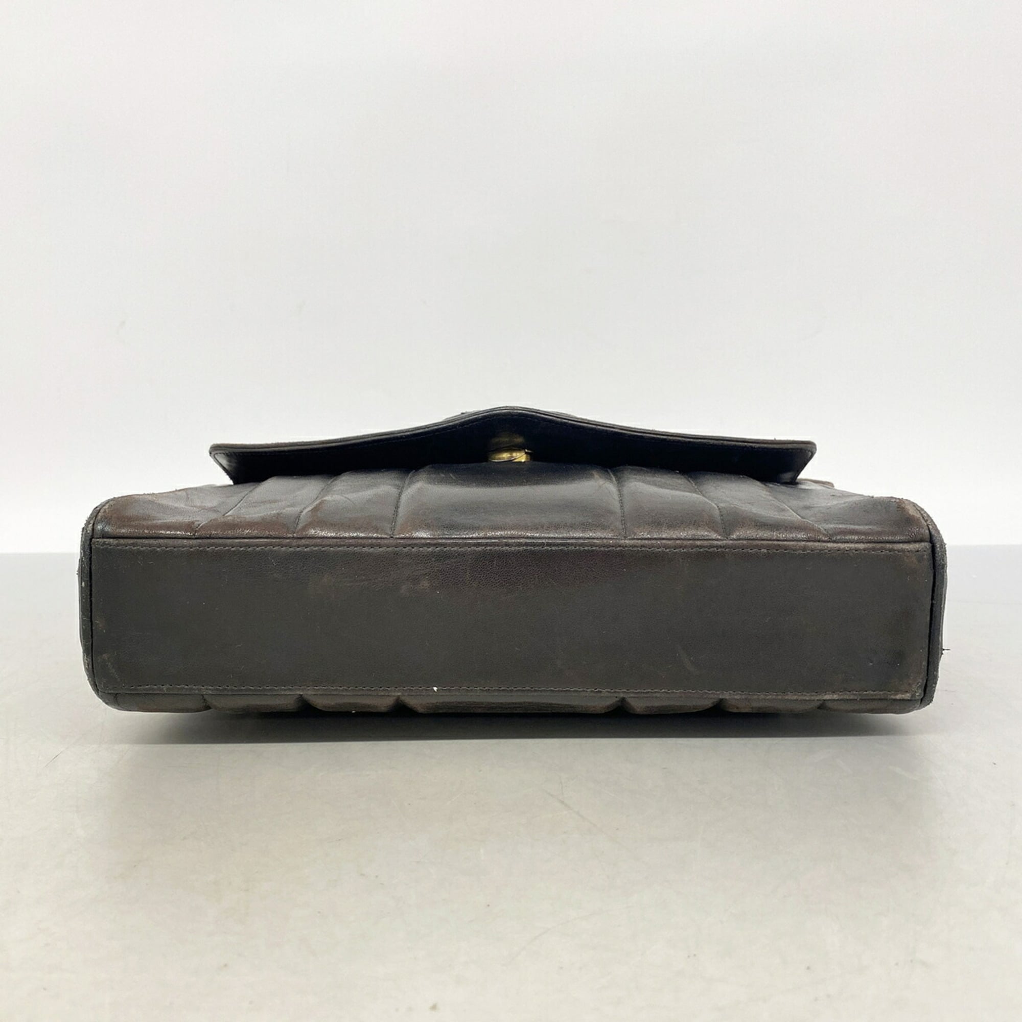 Chanel Black Leather Shoulder Bag (Pre-Owned)