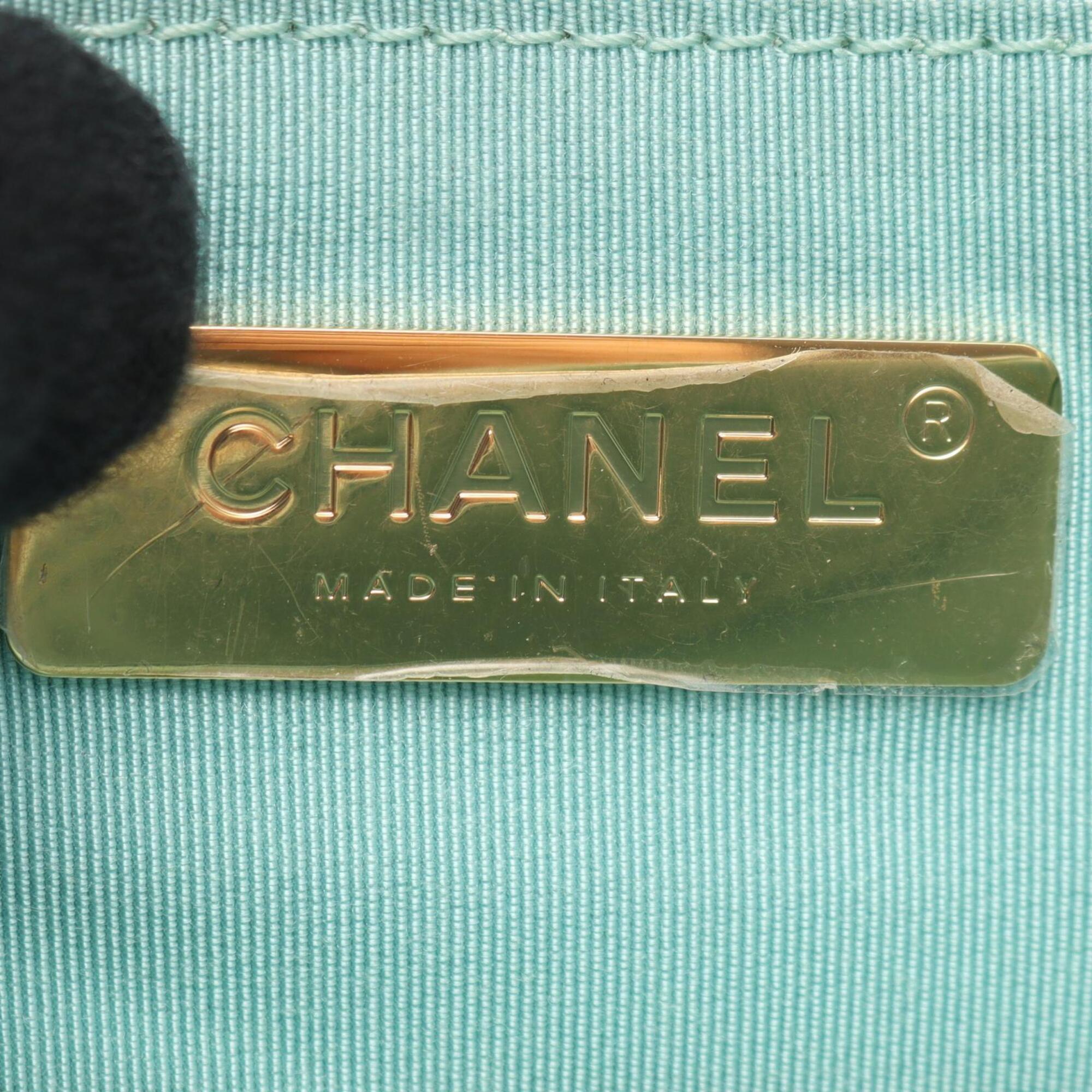 Chanel Green Leather Fanny Pack Handbag (Pre-Owned)