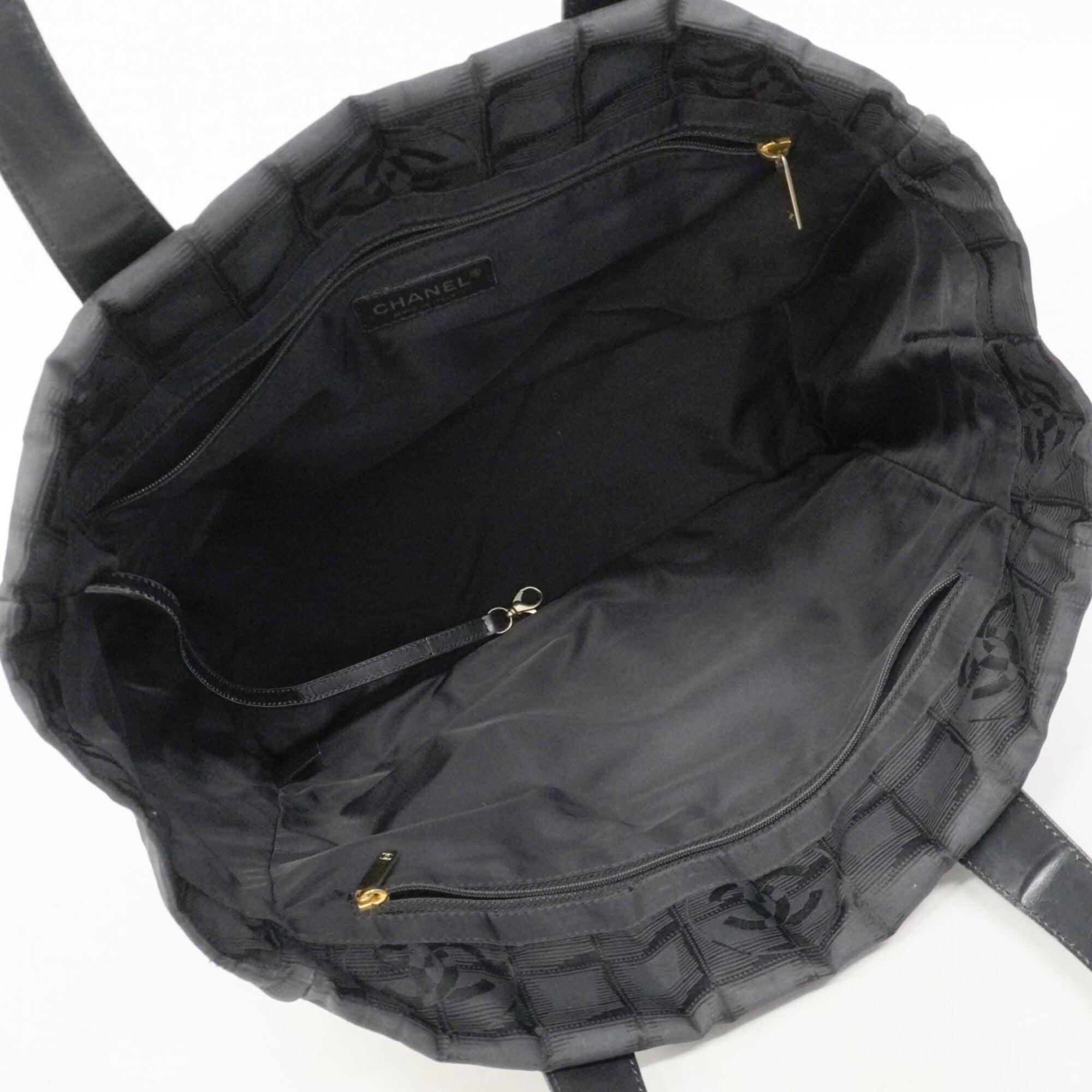 Chanel Black Nylon Tote Bag (Pre-Owned)