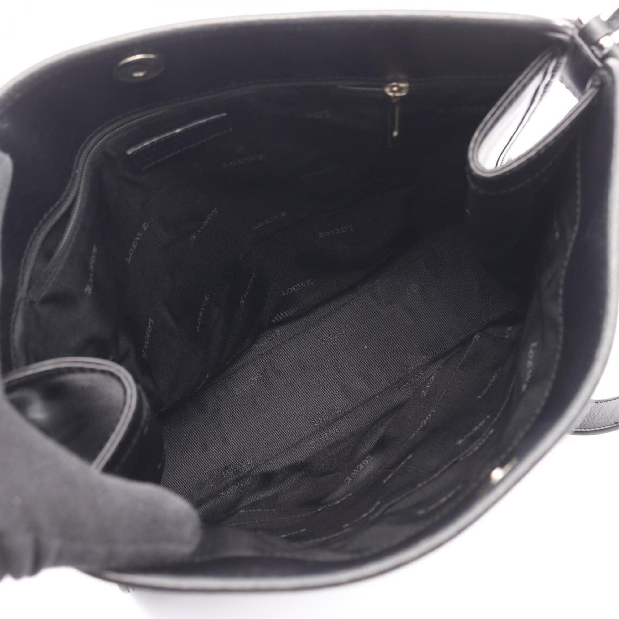 Loewe Black Leather Shoulder Bag (Pre-Owned)