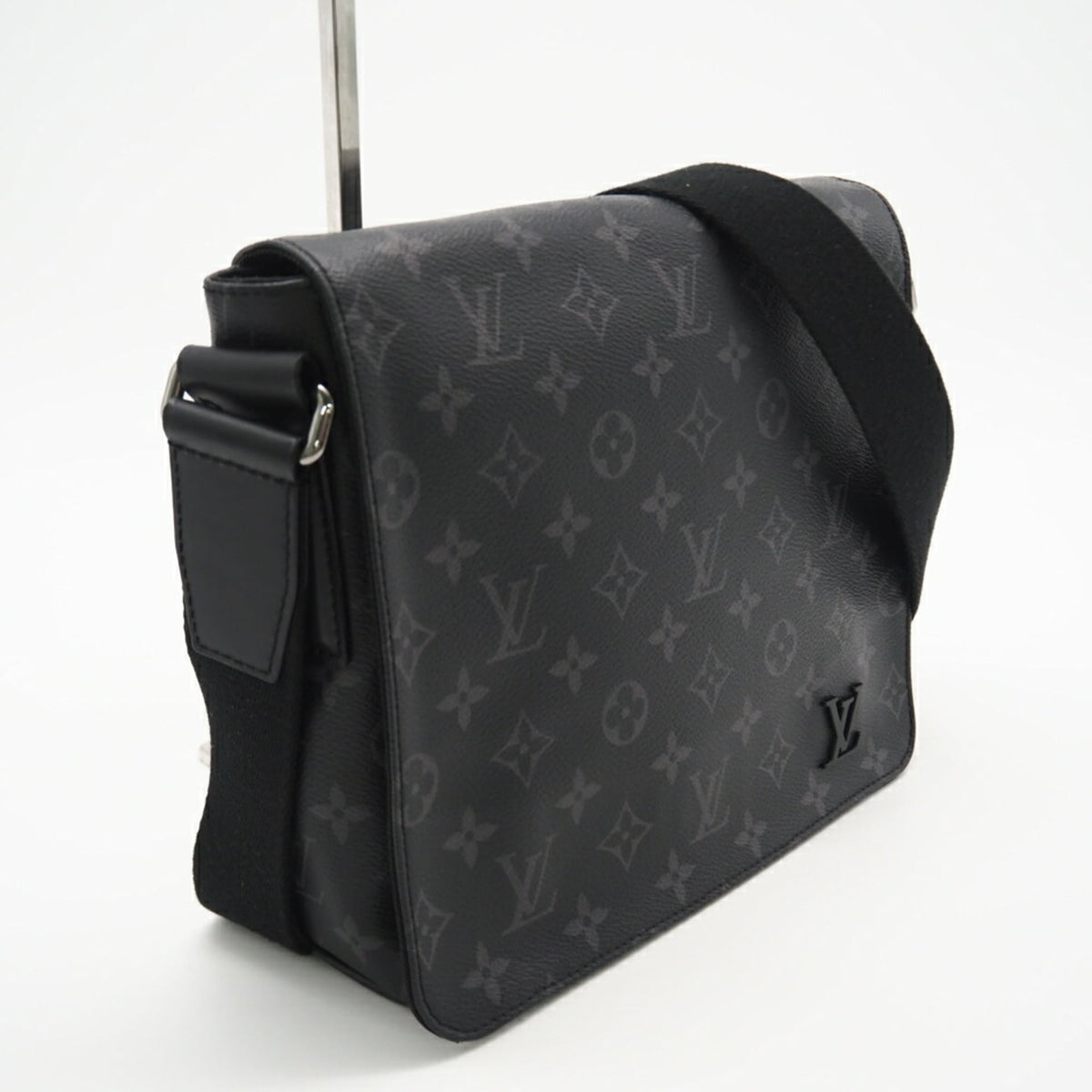 Louis Vuitton Gray Coated Canvas Shoulder Bag (Pre-Owned)