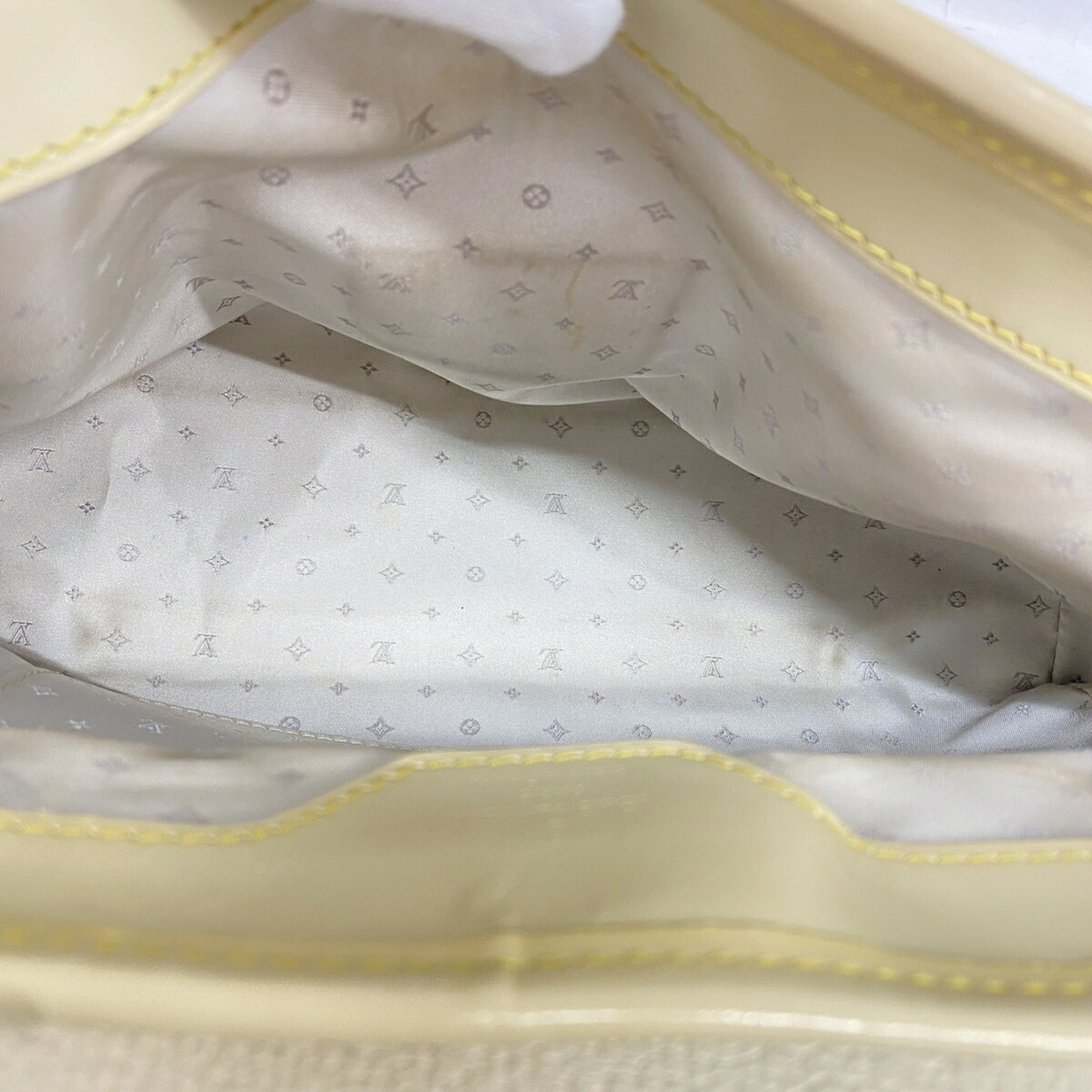 Louis Vuitton Blanc Shoulder Bag (Pre-Owned)