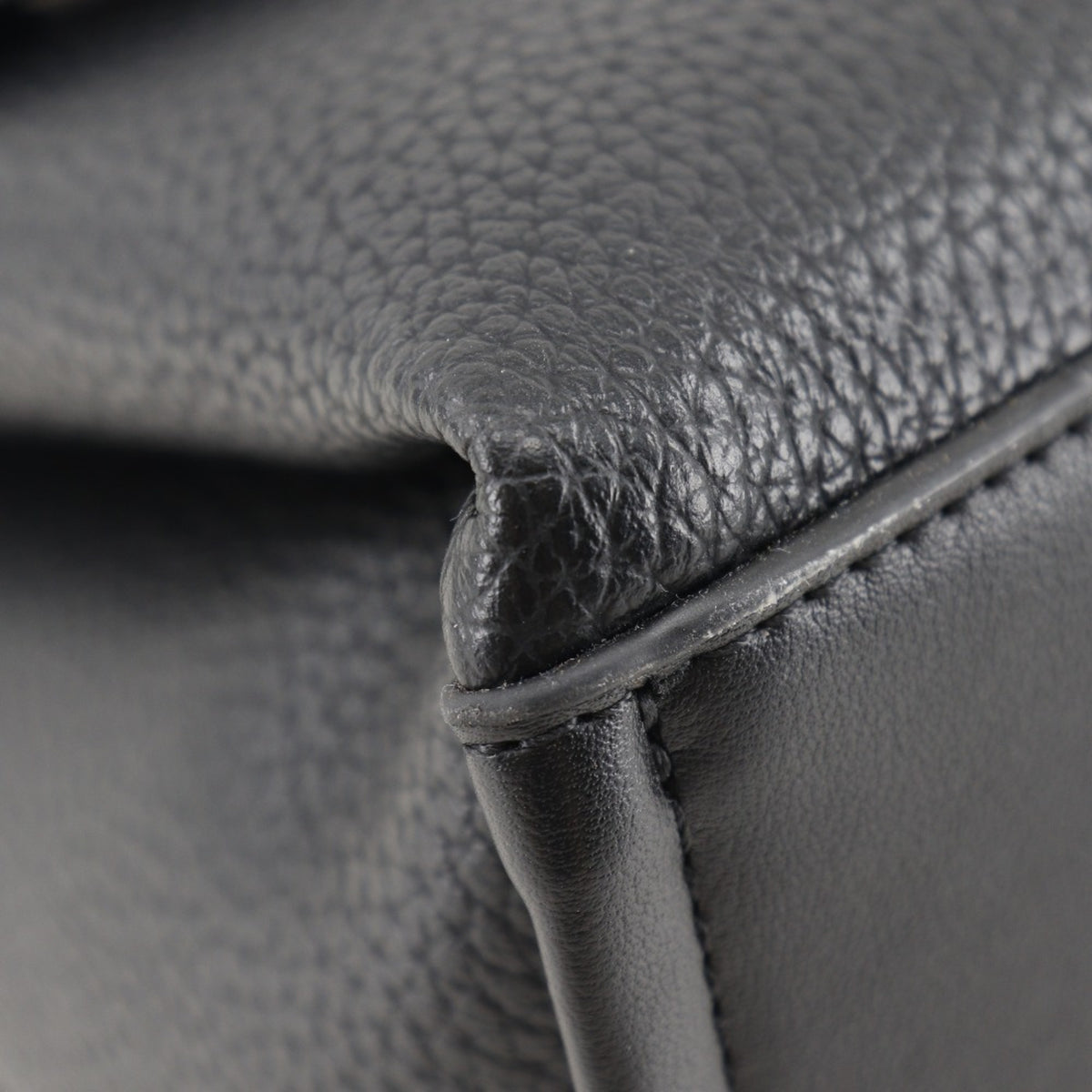 Valentino Leather Shoulder Bag (Pre-Owned)
